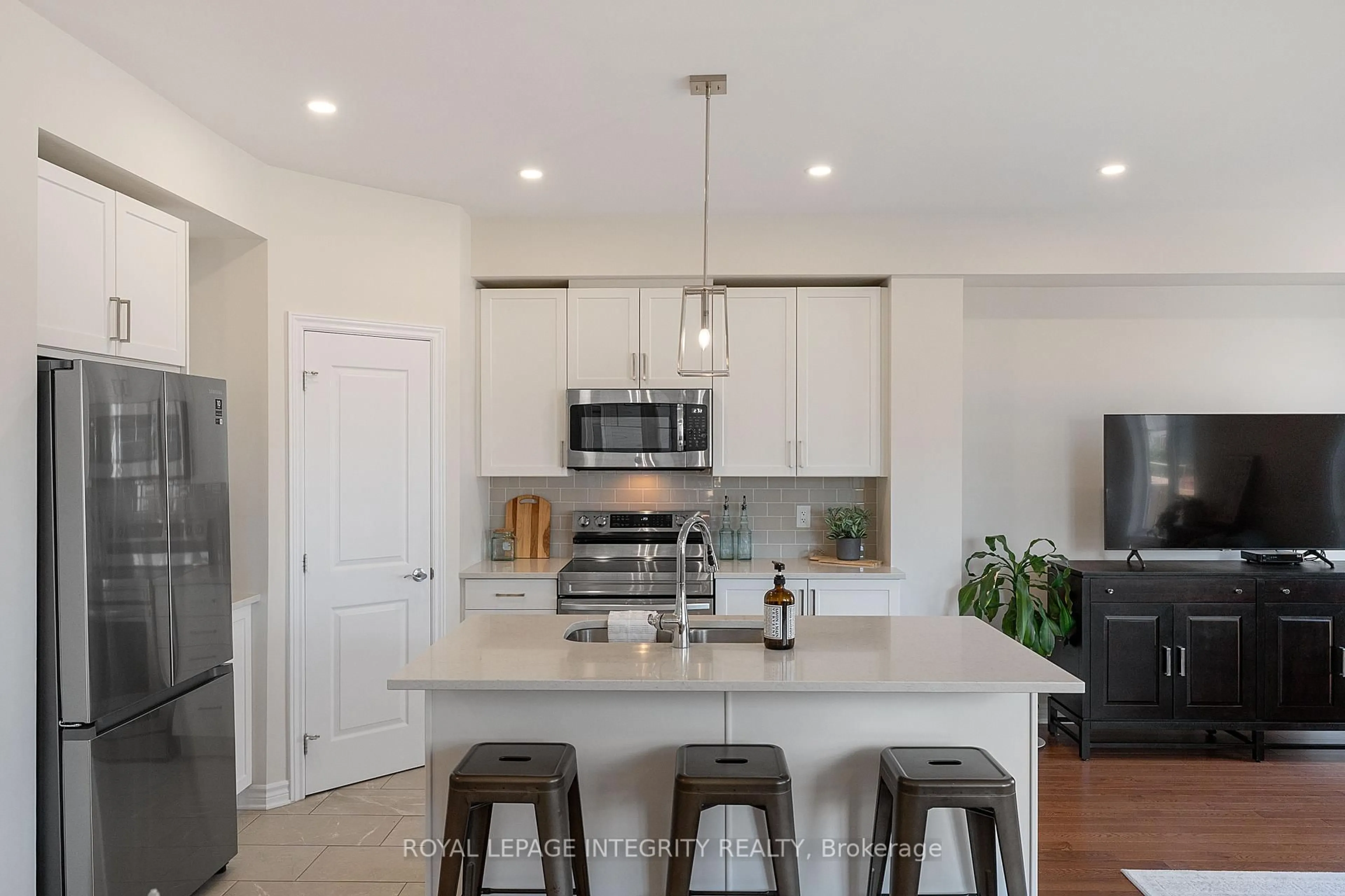 Open concept kitchen, unknown for 508 Escapade Private, Ottawa Ontario K1X 0J1