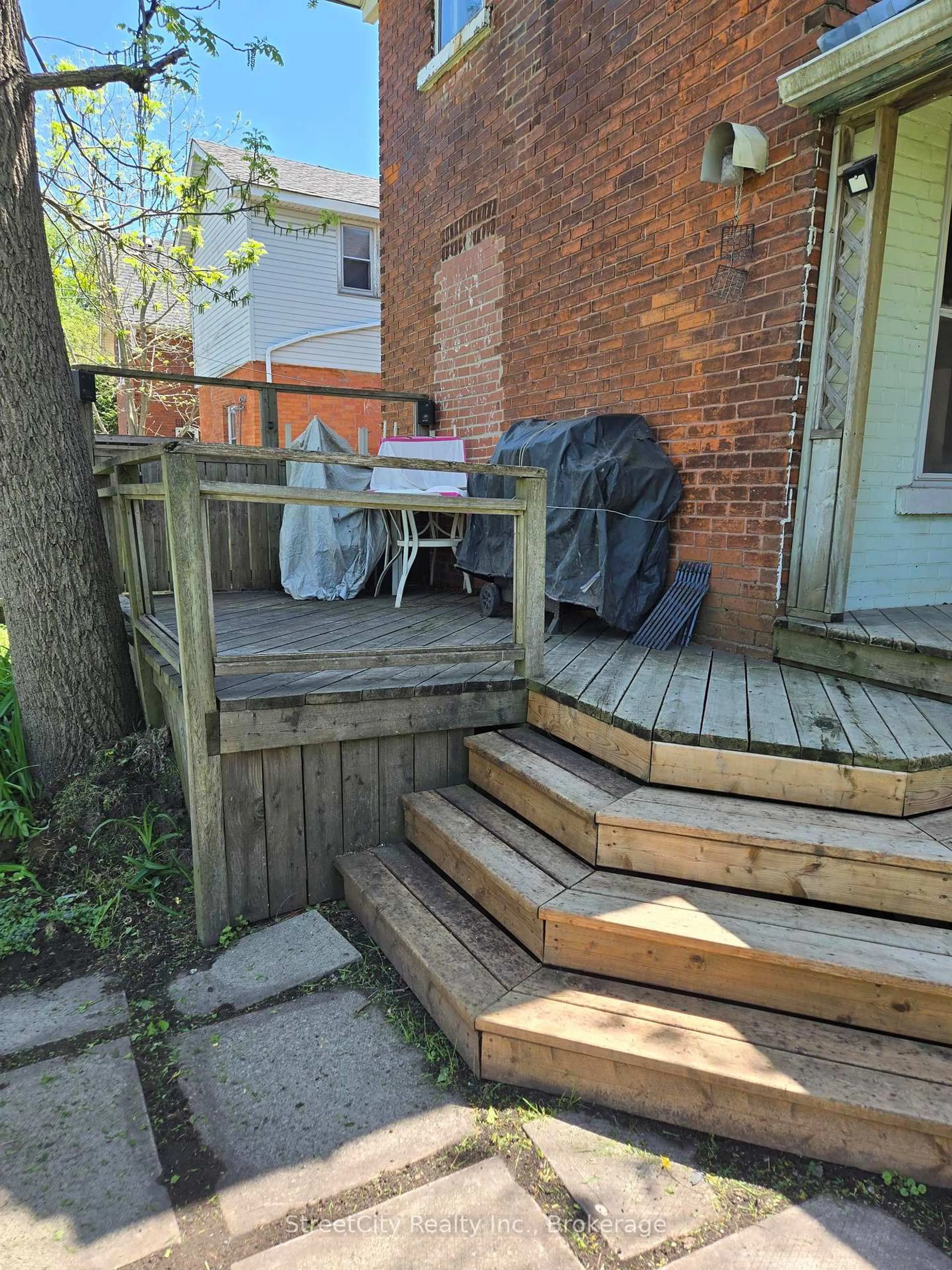 Patio, street for 306 Douro St, Stratford Ontario N5A 3S5