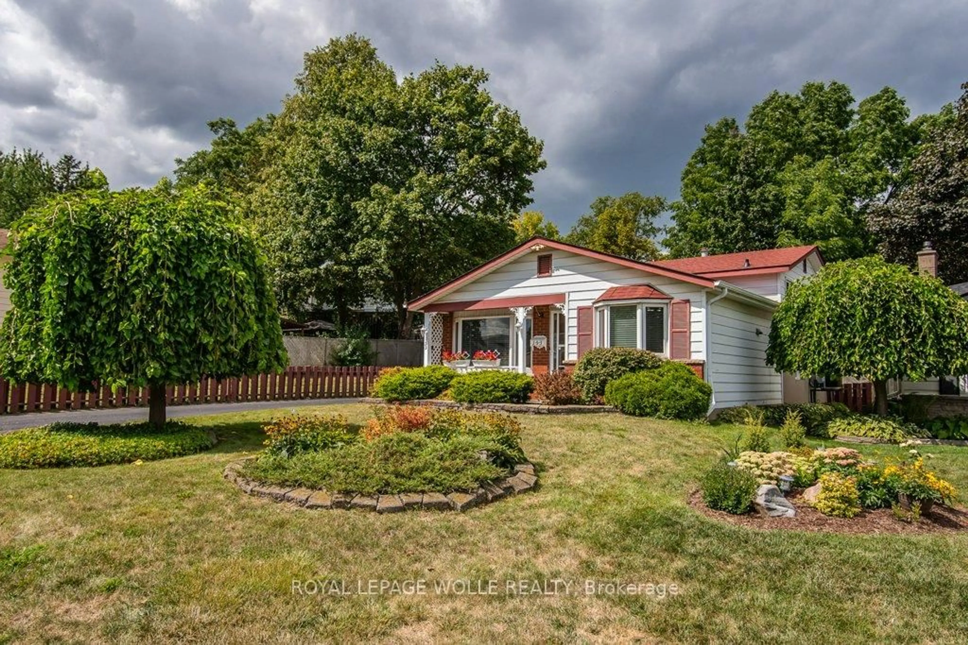 A pic from outside/outdoor area/front of a property/back of a property/a pic from drone, street for 153 Pinedale Dr, Kitchener Ontario N2E 1K2
