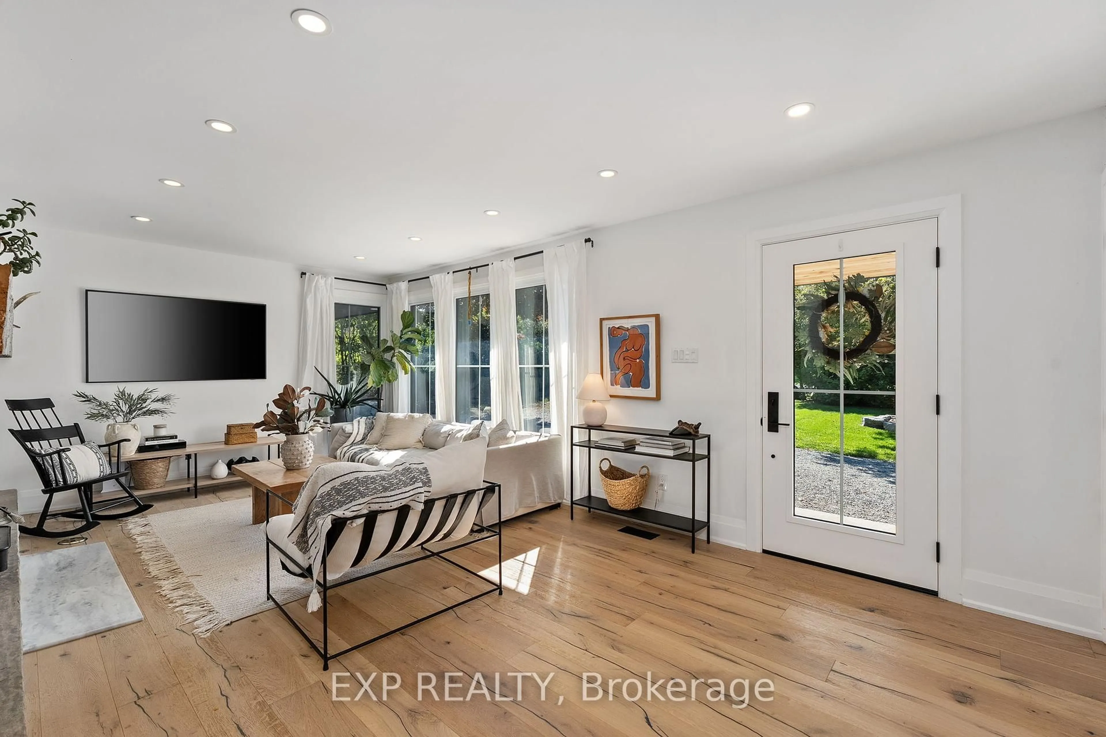 Indoor entryway for 521 Cottage Rd, Kawartha Lakes Ontario K0M 2C0