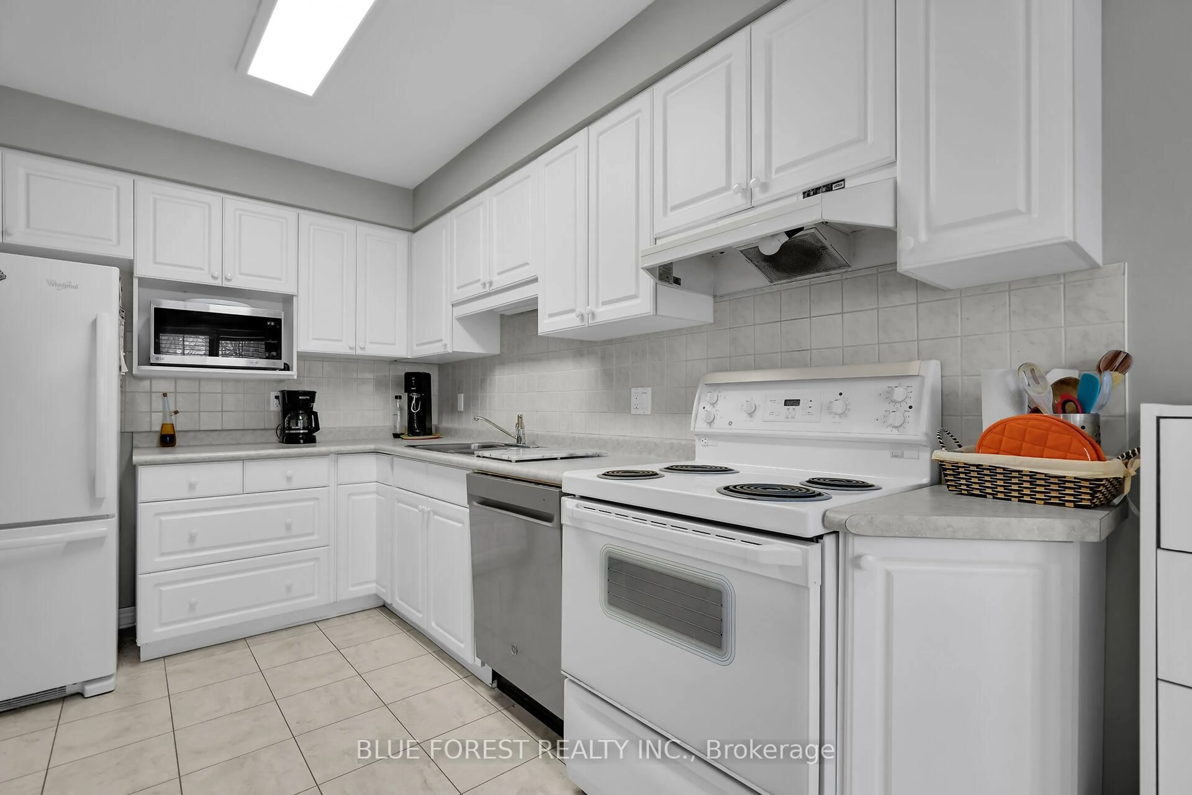 Standard kitchen, ceramic/tile floor for 410 Ambleside Dr #3, London North Ontario N6G 4Y3
