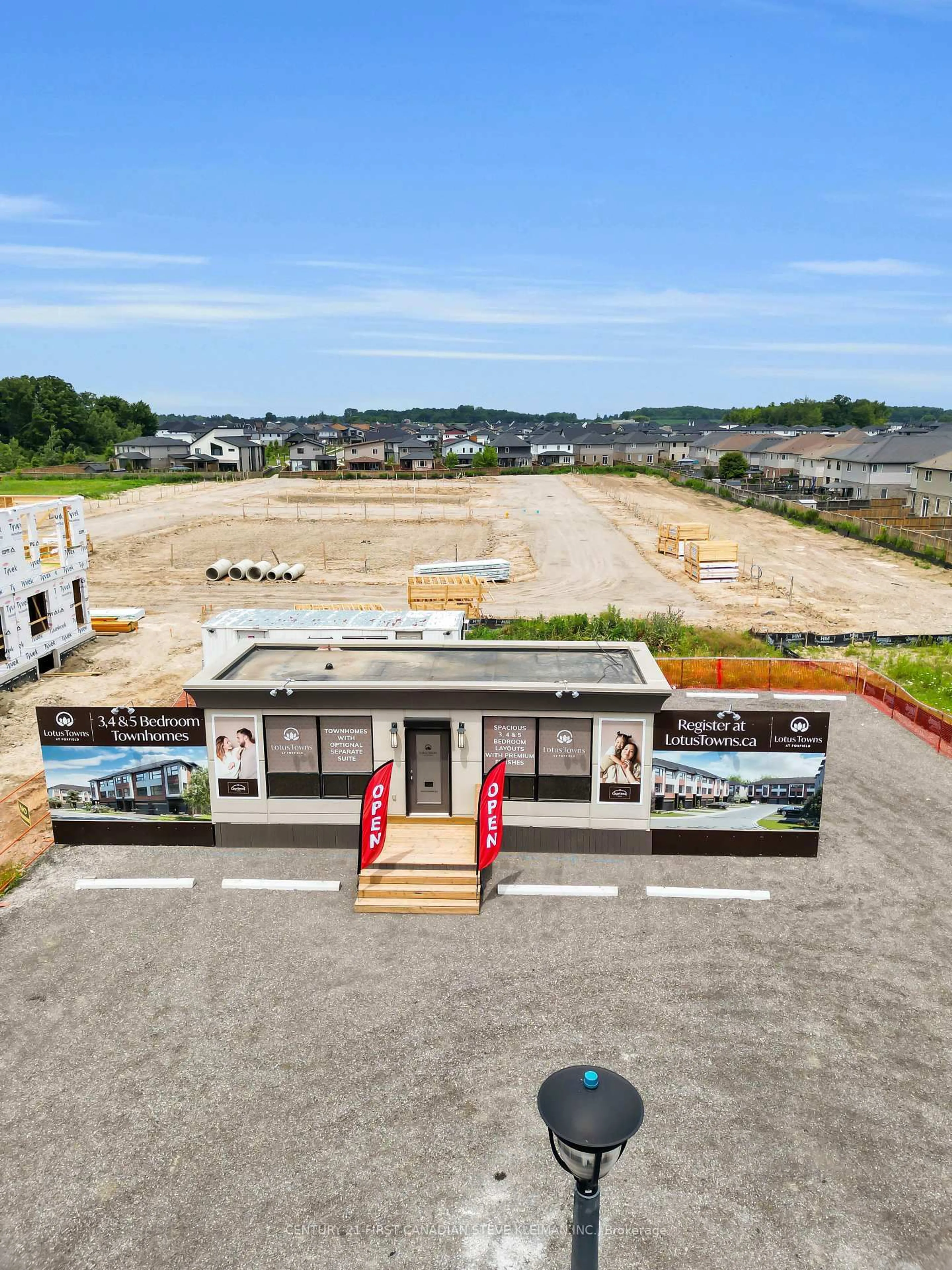 A pic from outside/outdoor area/front of a property/back of a property/a pic from drone, building for 2830 Tokala Tr #157, London North Ontario N6G 5B4