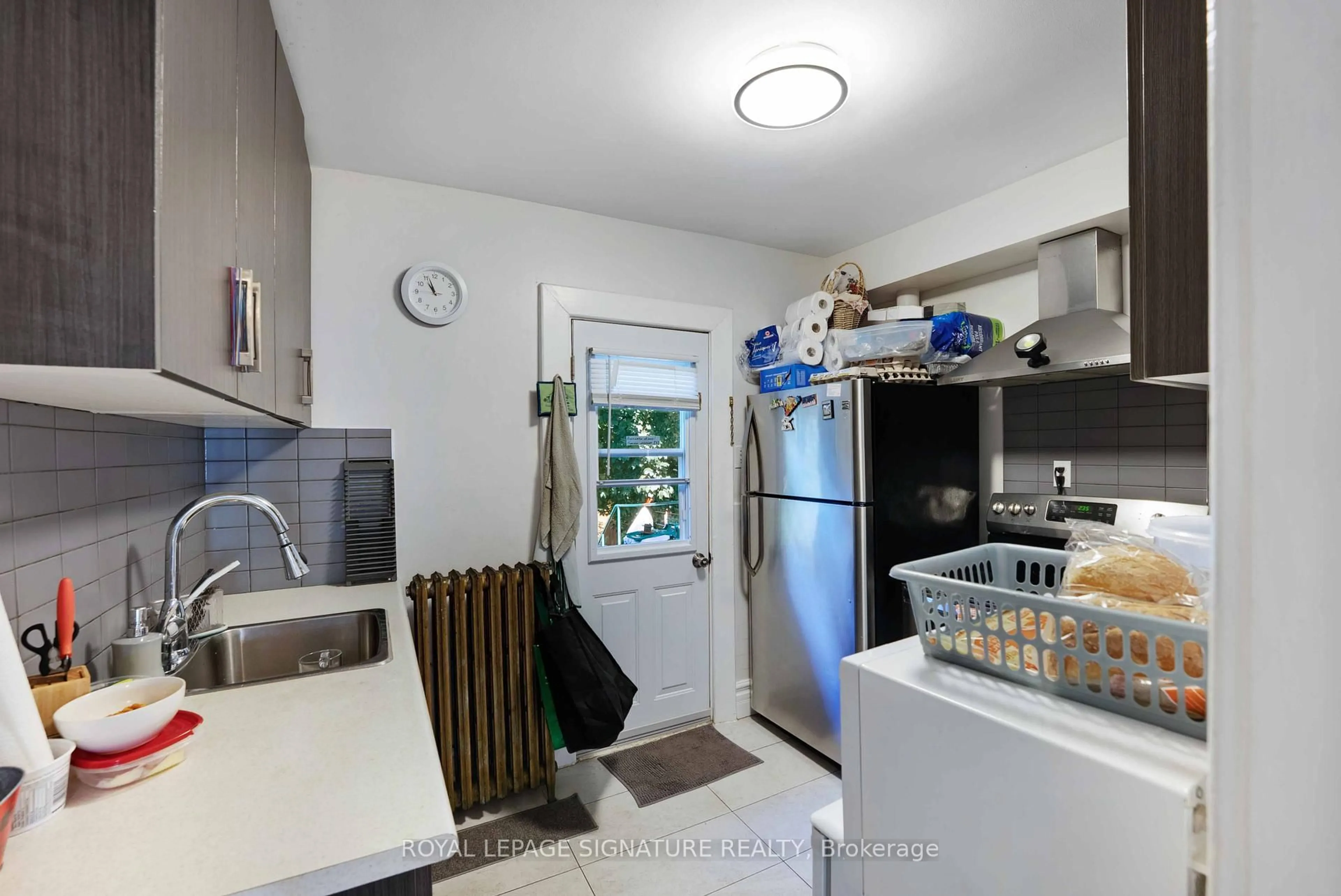 Standard kitchen, ceramic/tile floor for 74 Kenilworth Ave, Hamilton Ontario L8K 2S9