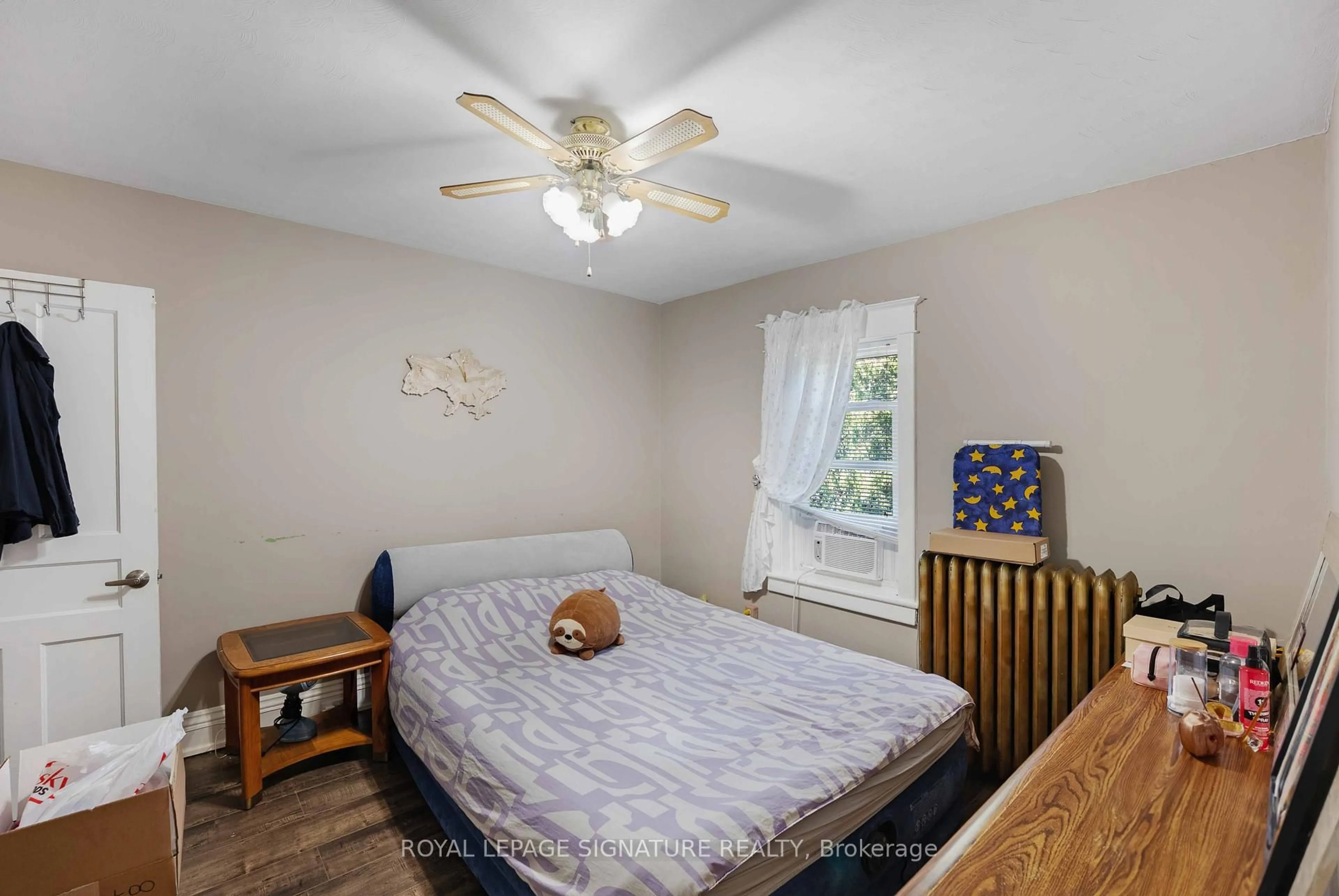 Bedroom with bed, wood/laminate floor for 74 Kenilworth Ave, Hamilton Ontario L8K 2S9