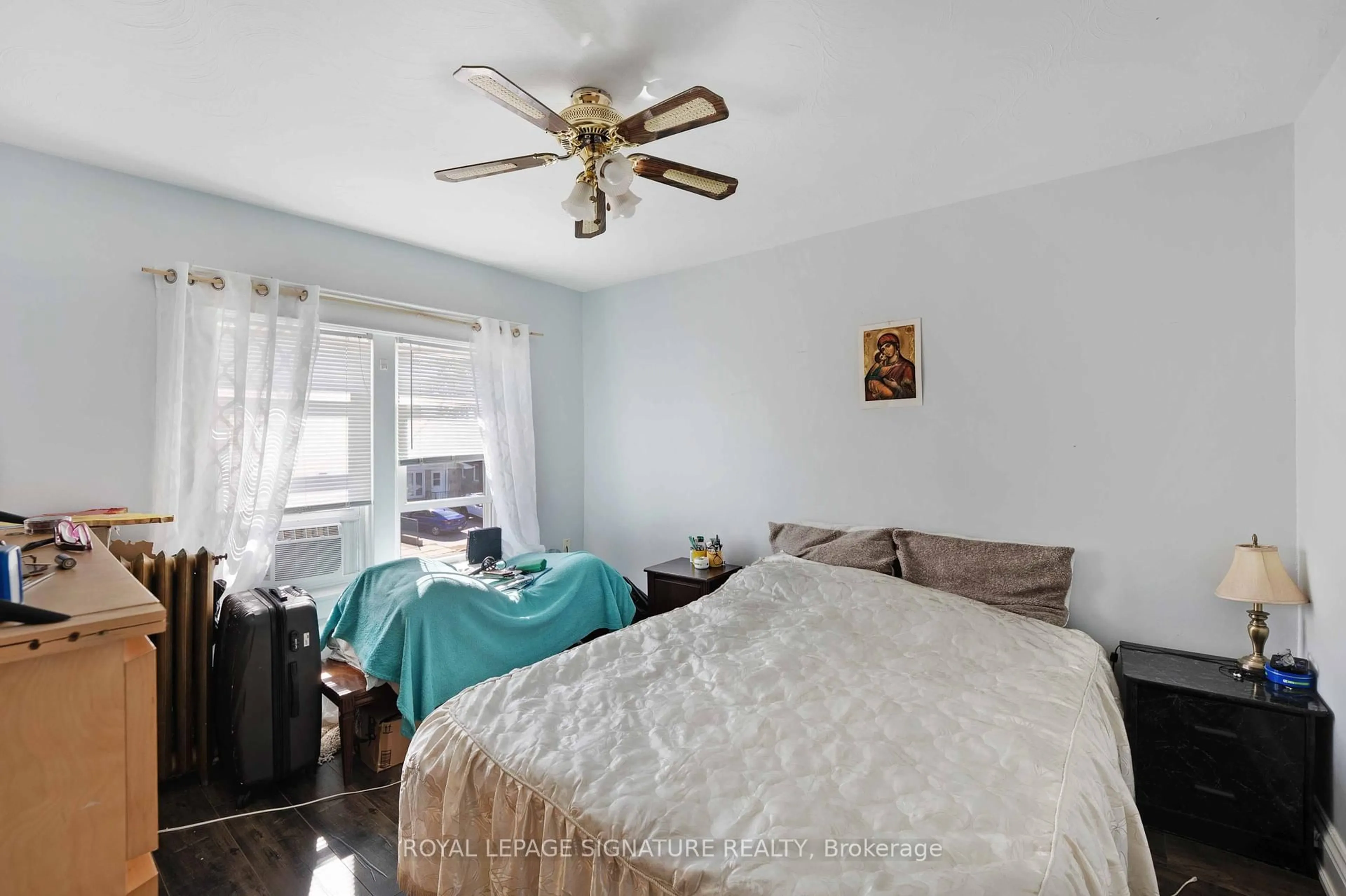 A pic of a room for 74 Kenilworth Ave, Hamilton Ontario L8K 2S9