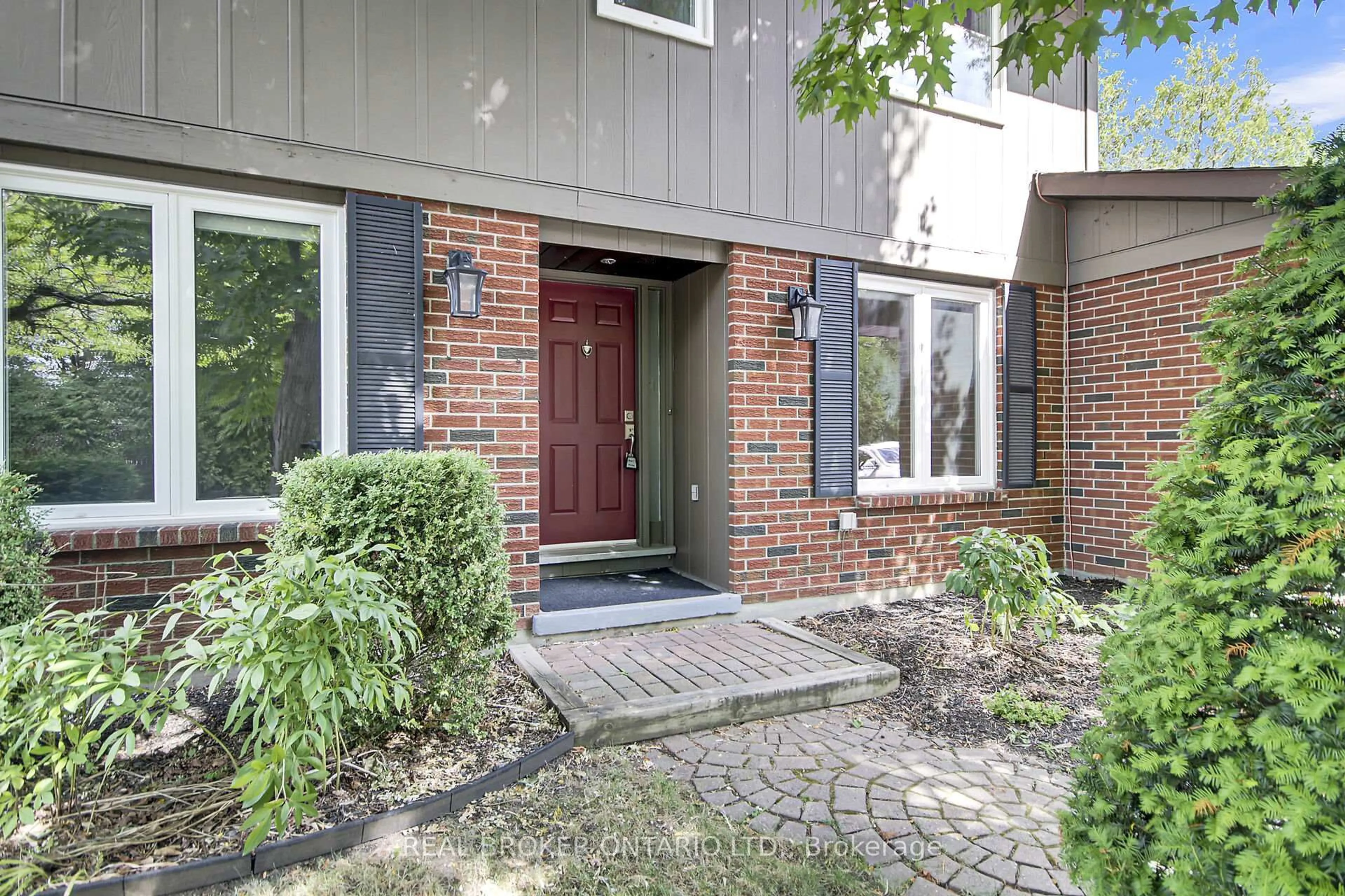 Home with brick exterior material, street for 130 Chimo Dr, Ottawa Ontario K2L 2H6