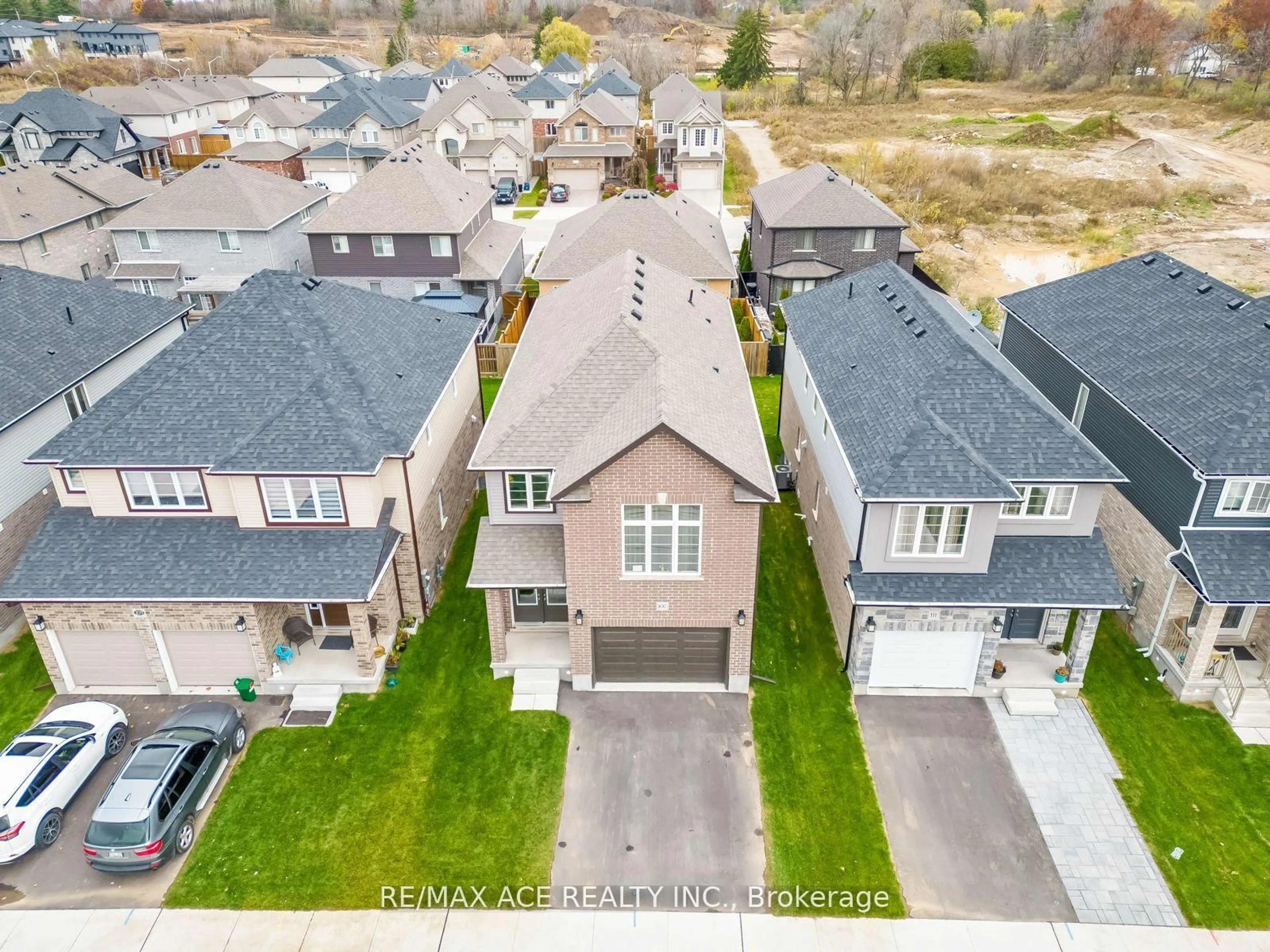 A pic from outside/outdoor area/front of a property/back of a property/a pic from drone, street for 107 Honey St, Cambridge Ontario N1T 0B7