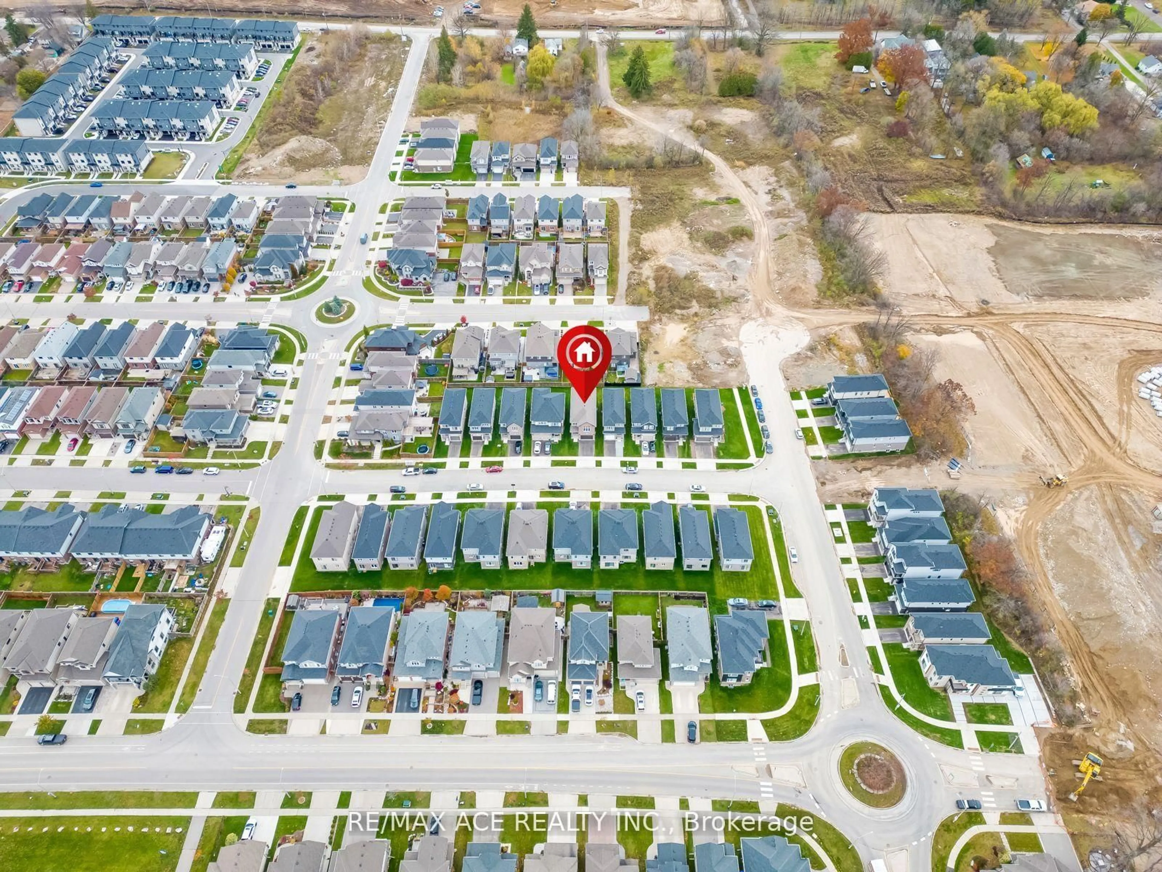 A pic from outside/outdoor area/front of a property/back of a property/a pic from drone, street for 107 Honey St, Cambridge Ontario N1T 0B7