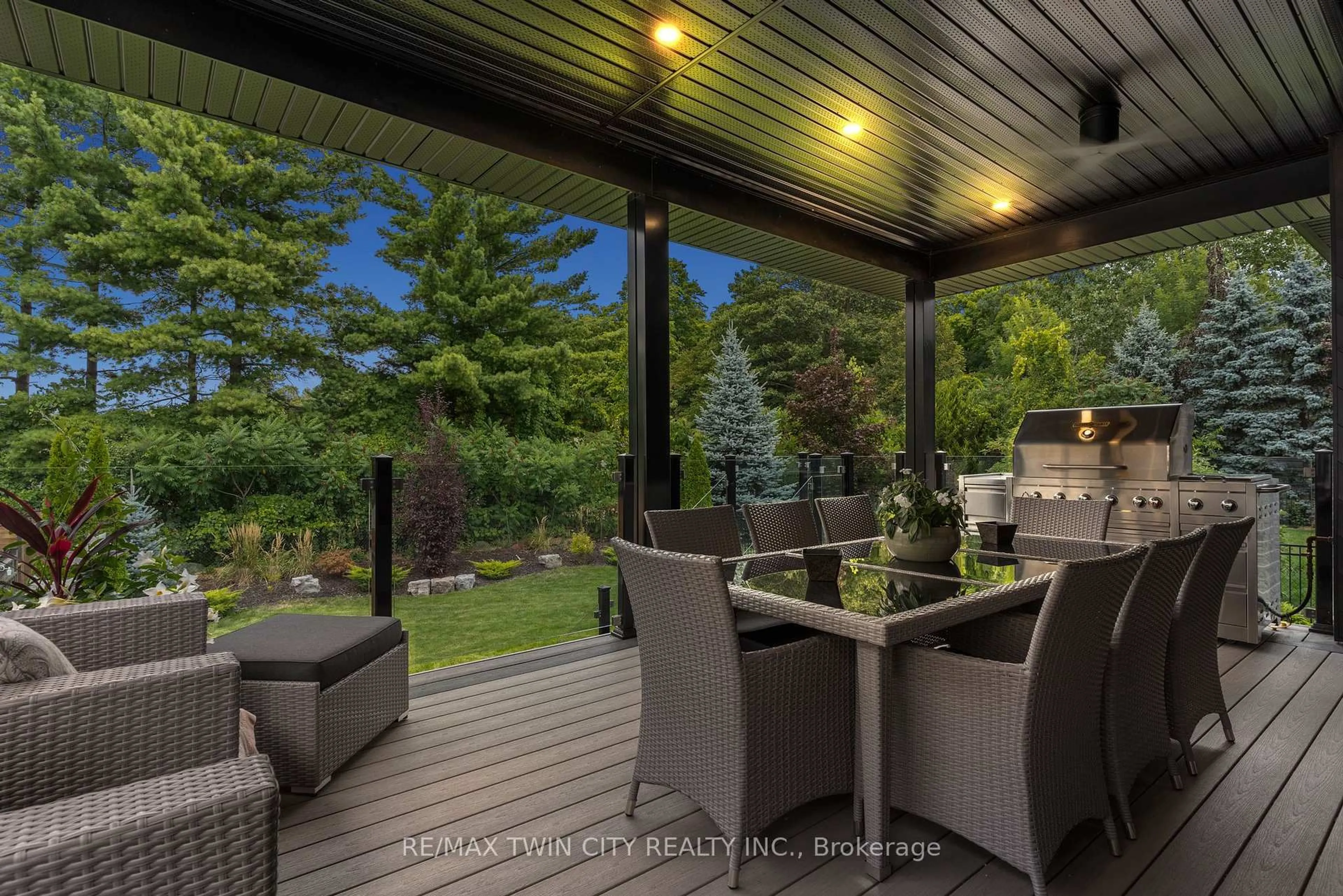 Patio, unknown for 34 Woodcrest Crt, Kitchener Ontario N2P 2K2