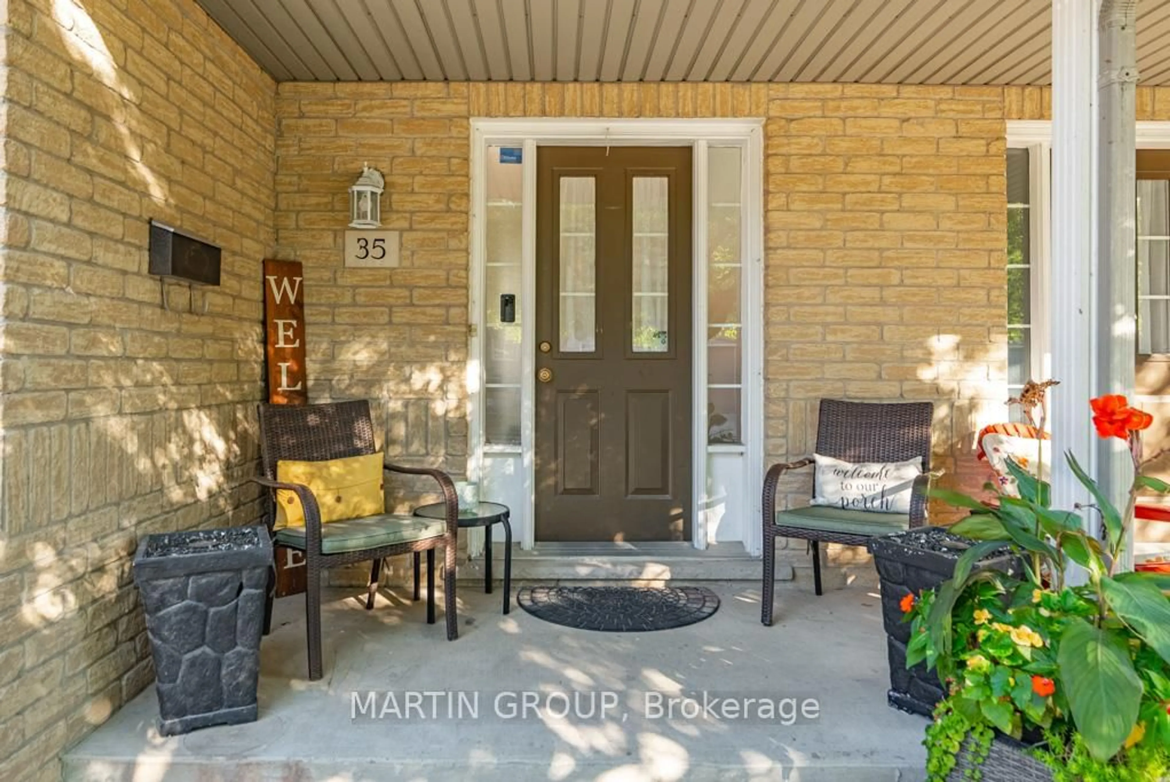 Indoor entryway for 104 Frances Ave #35, Hamilton Ontario L8E 5X3