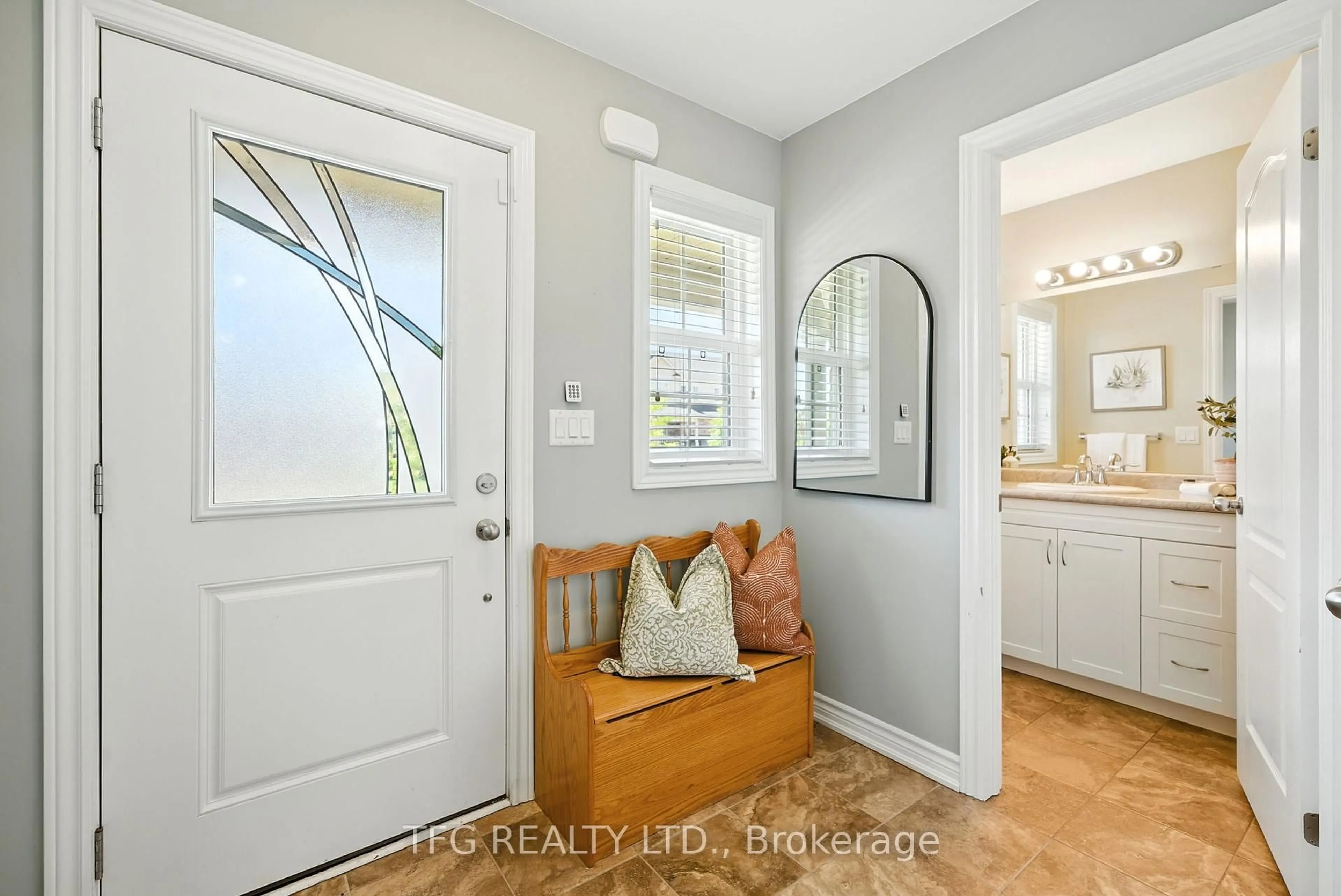 Indoor entryway for 292 Rollings St, Cobourg Ontario K9A 0G8