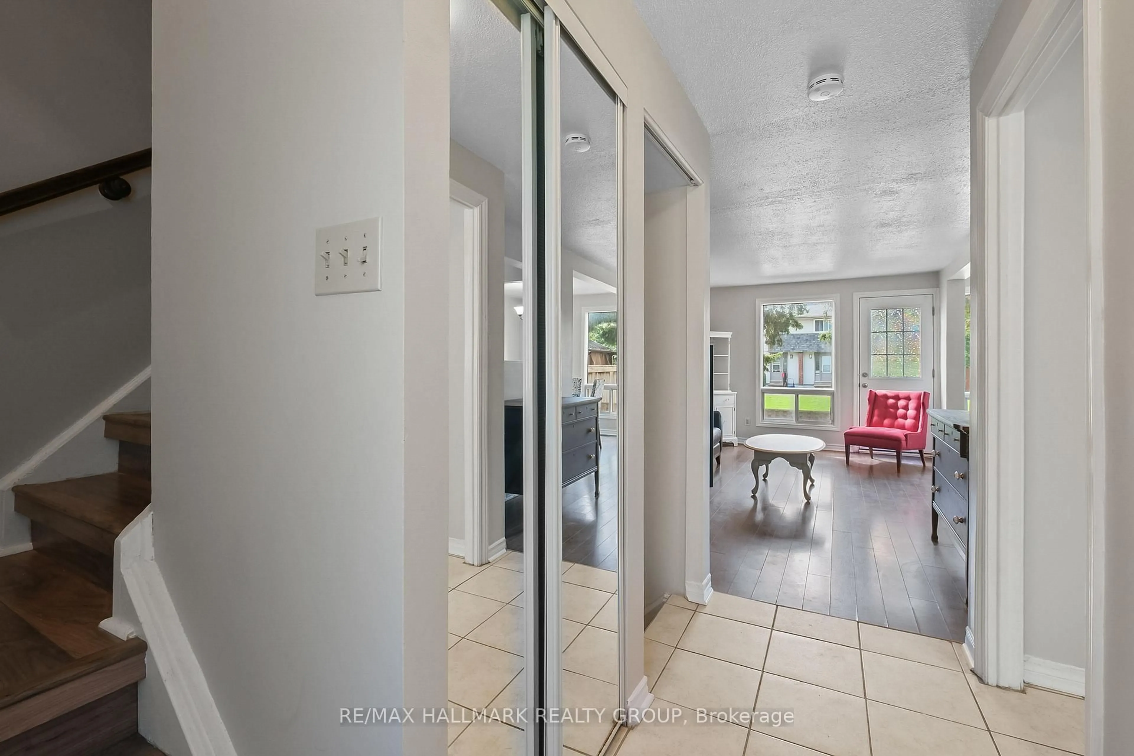 Indoor entryway for 1483 Bethamy Lane #9, Ottawa Ontario K1J 8P7