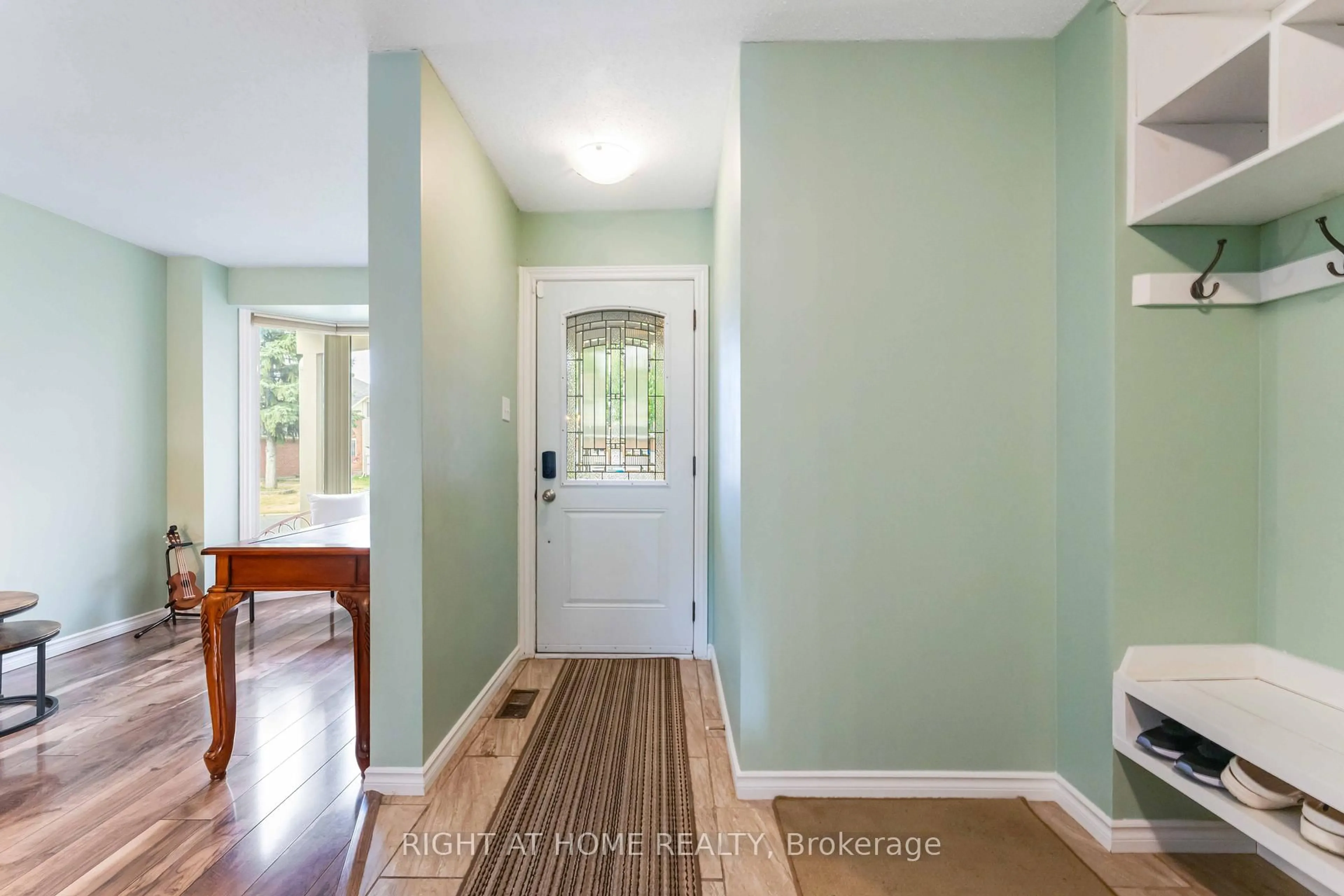 Indoor entryway for 8 Stable Way, Kanata Ontario K2M 1A6