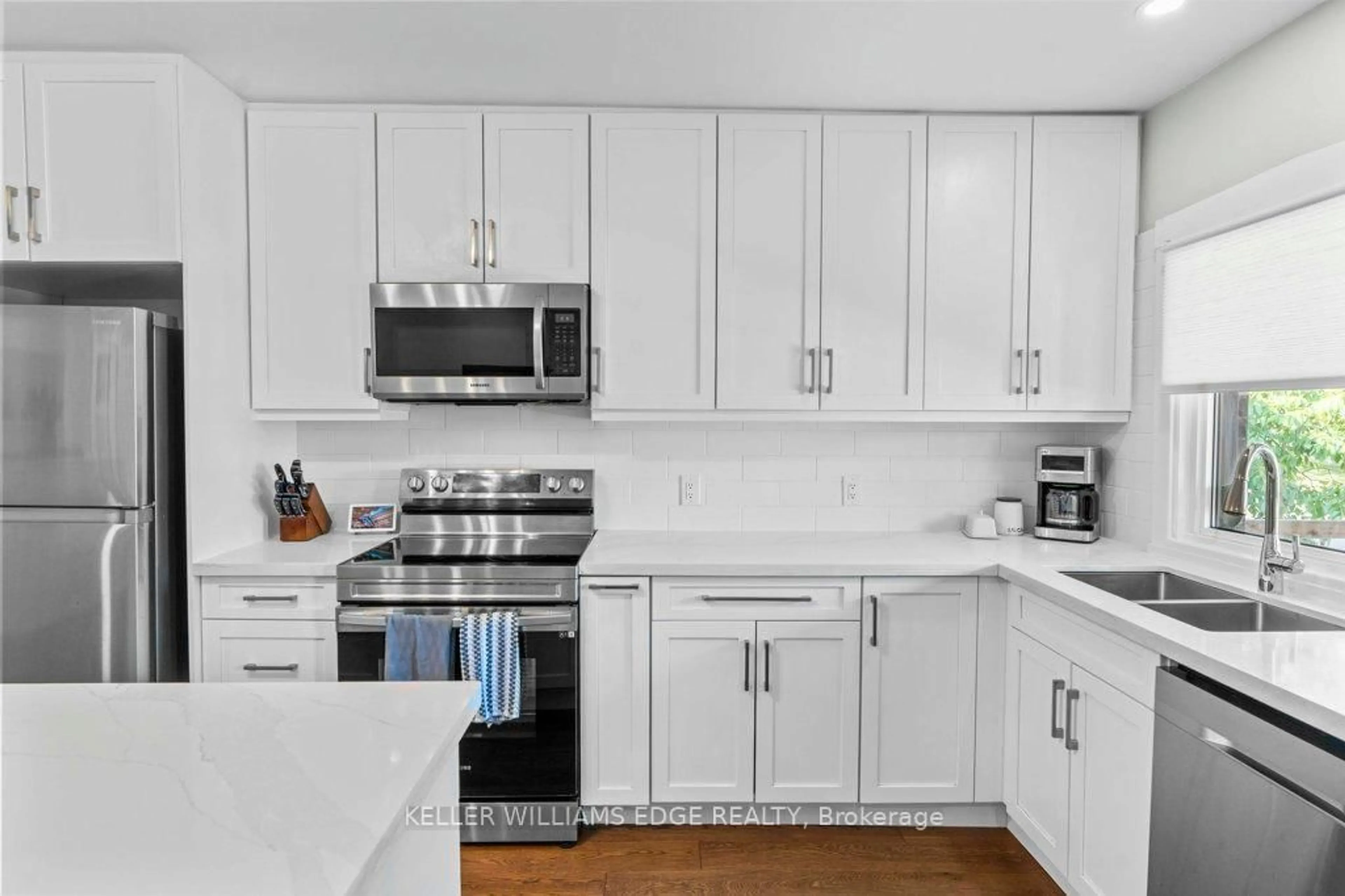 Standard kitchen, unknown for 18 Park Row, Hamilton Ontario L8H 4E4