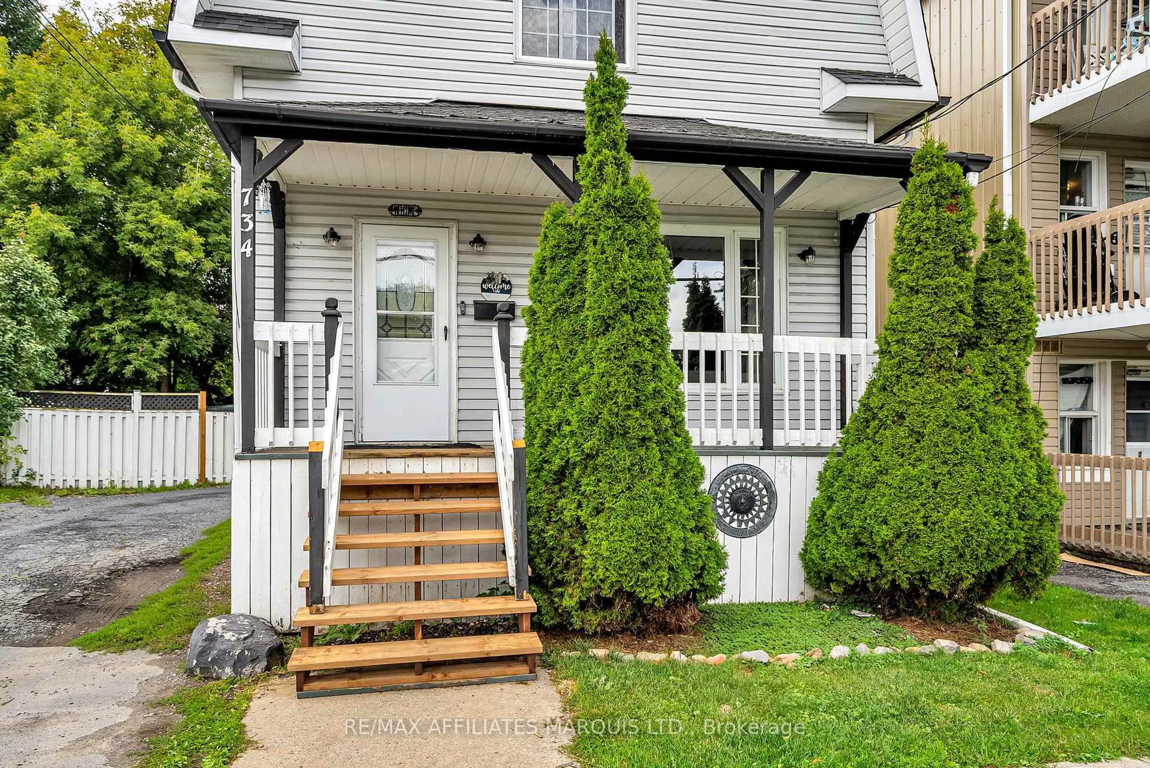 Unknown for 734 Marlborough St, Cornwall Ontario K6H 4B3