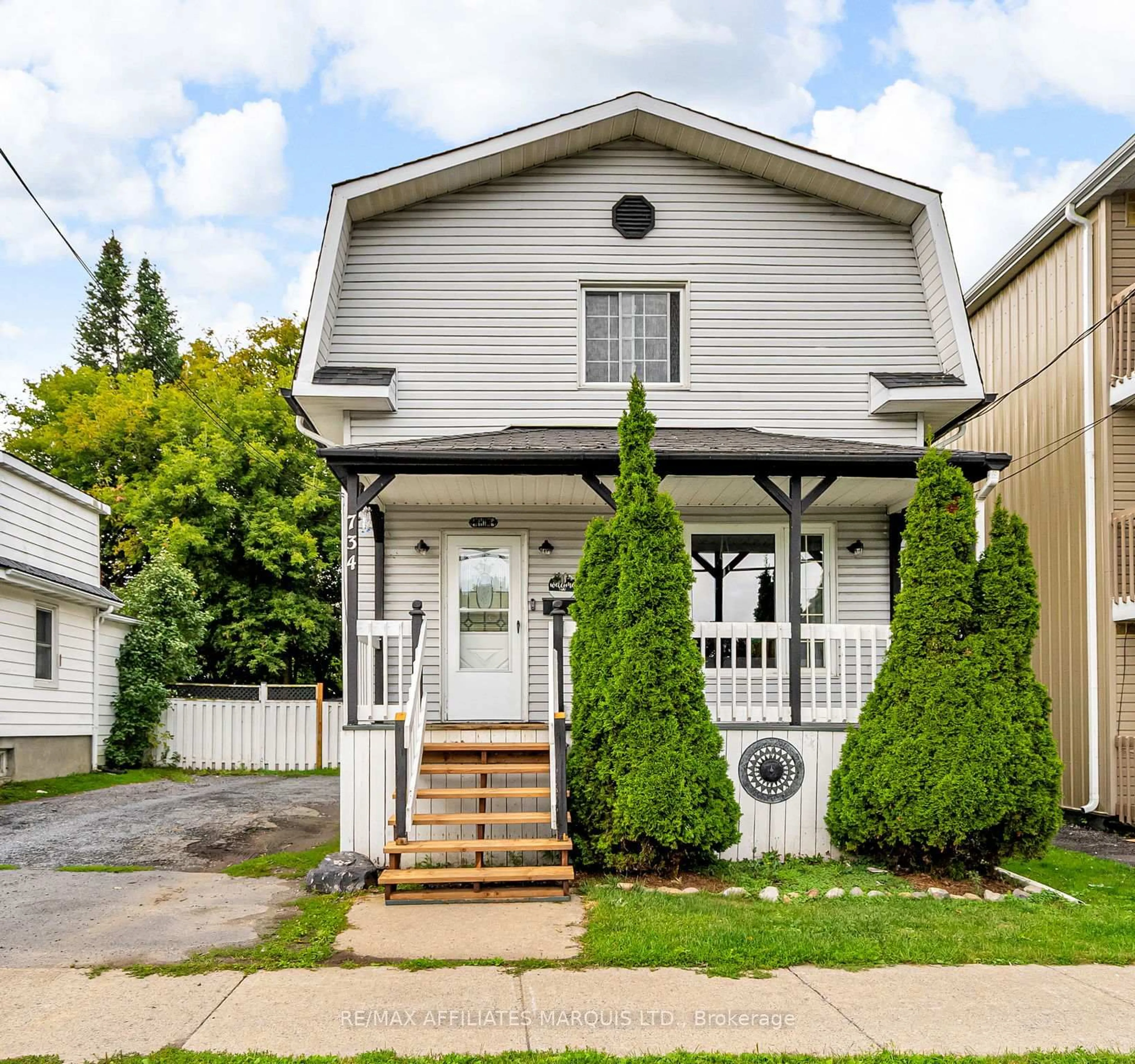 Home with vinyl exterior material, street for 734 Marlborough St, Cornwall Ontario K6H 4B3