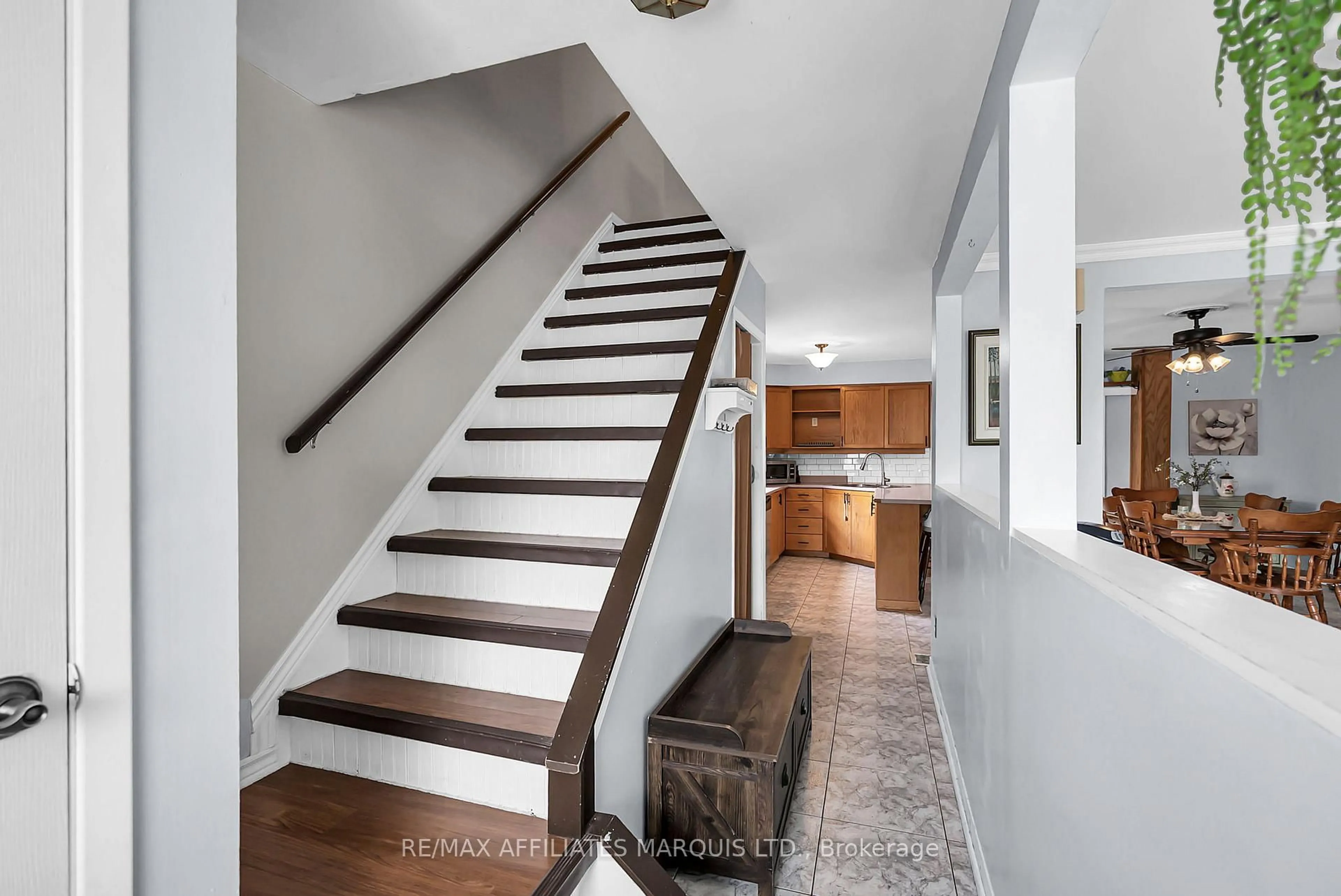 Stairs for 734 Marlborough St, Cornwall Ontario K6H 4B3