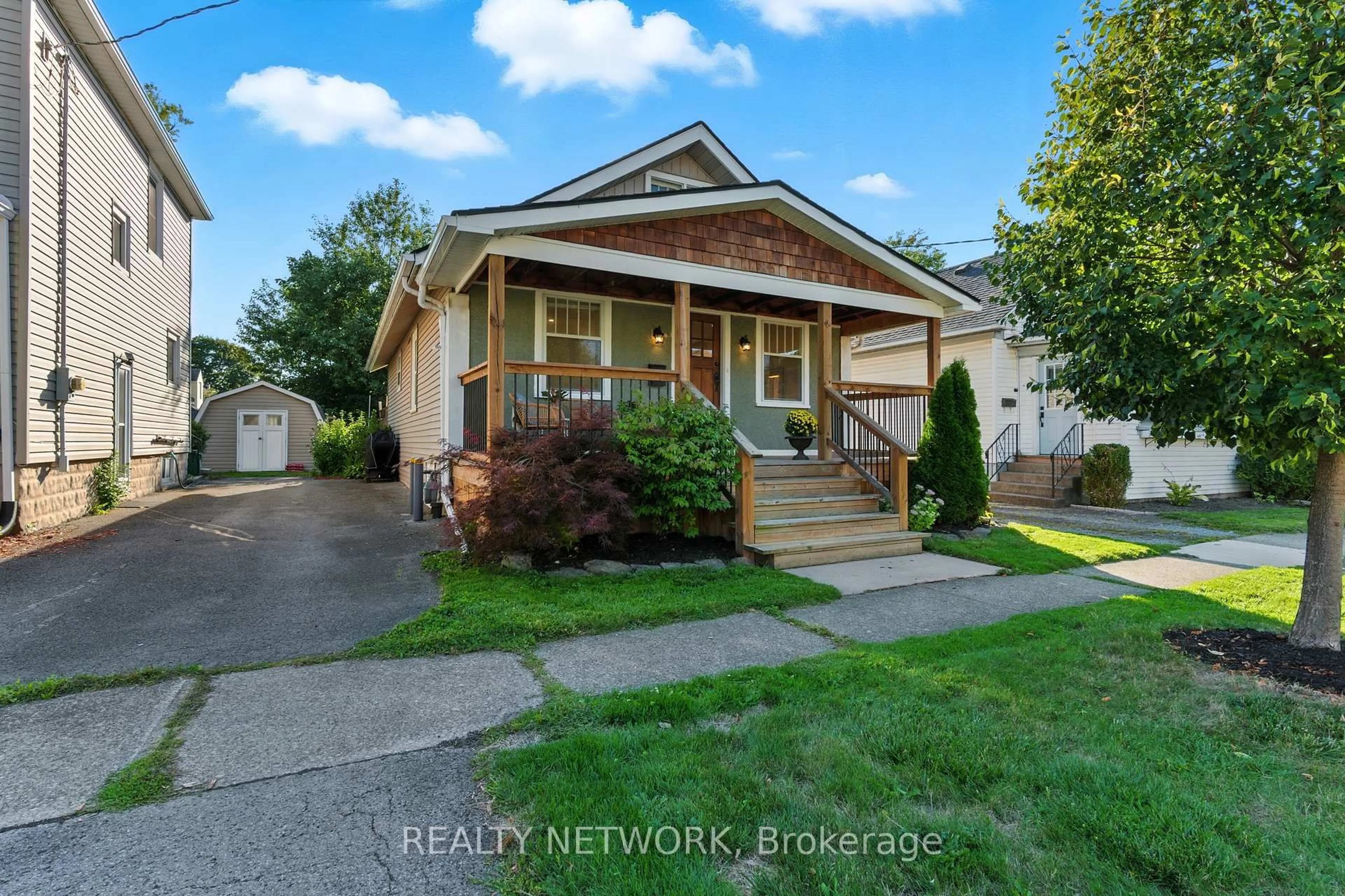 Home with vinyl exterior material, street for 27 Dexter St, St. Catharines Ontario L2S 2L5
