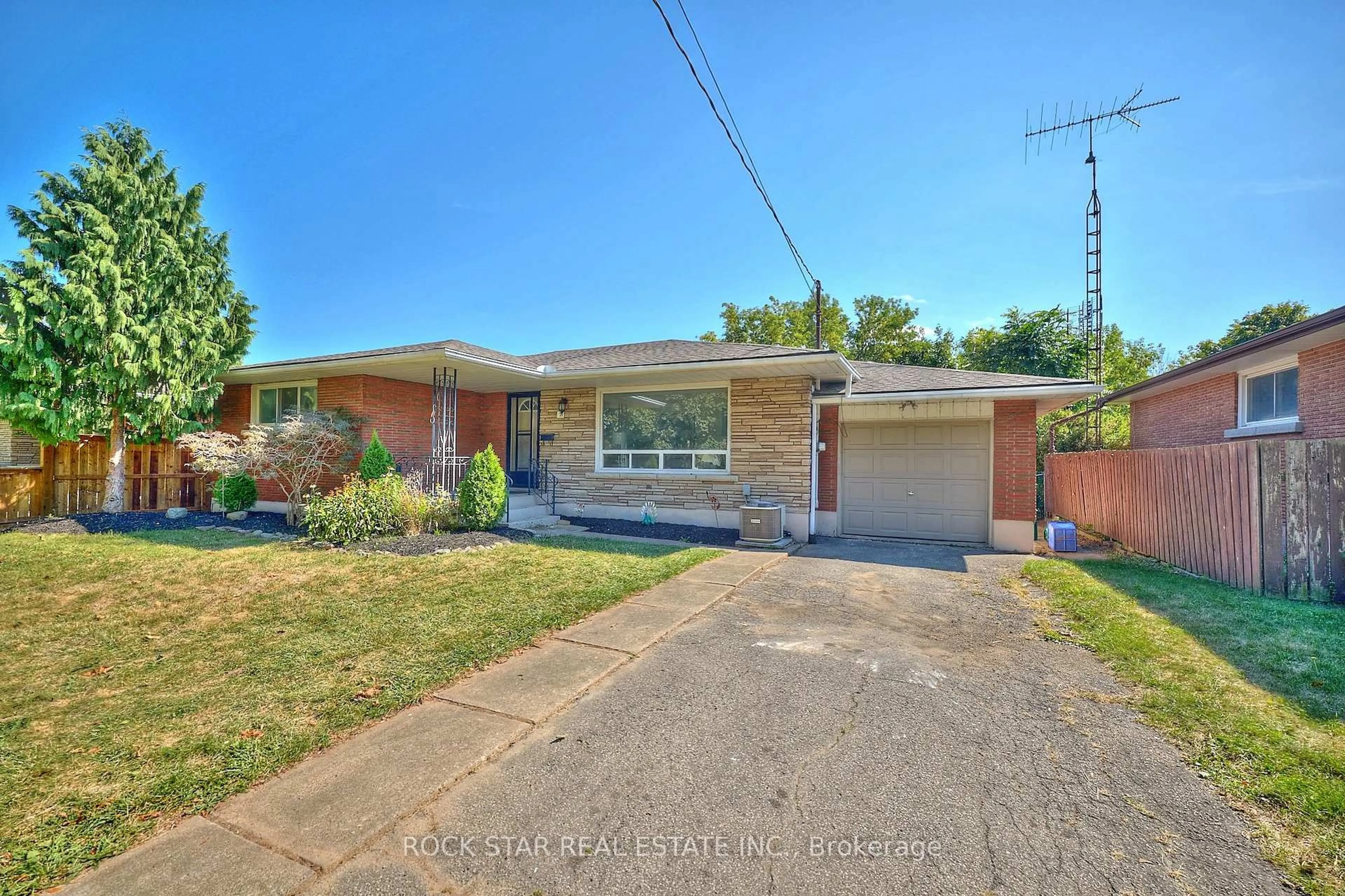Home with brick exterior material, street for 7 Joanna Dr, St. Catharines Ontario L2N 1V1