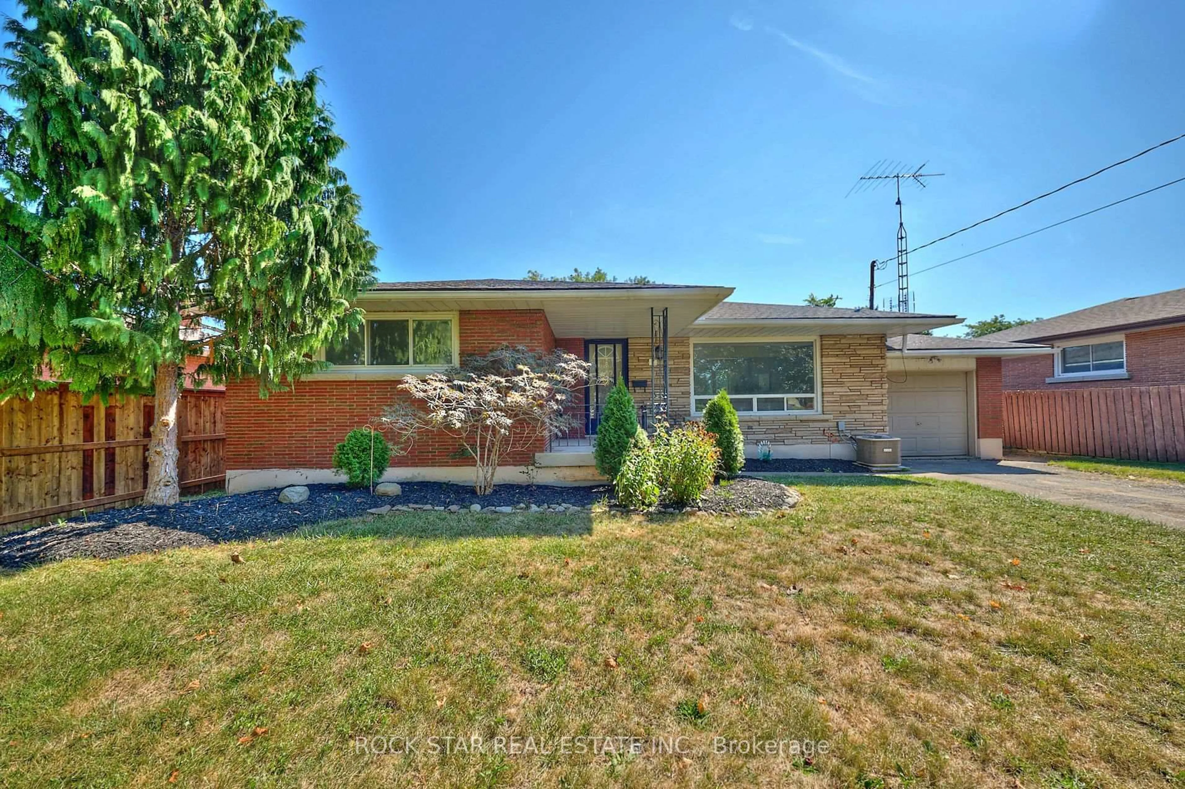 Home with brick exterior material, street for 7 Joanna Dr, St. Catharines Ontario L2N 1V1