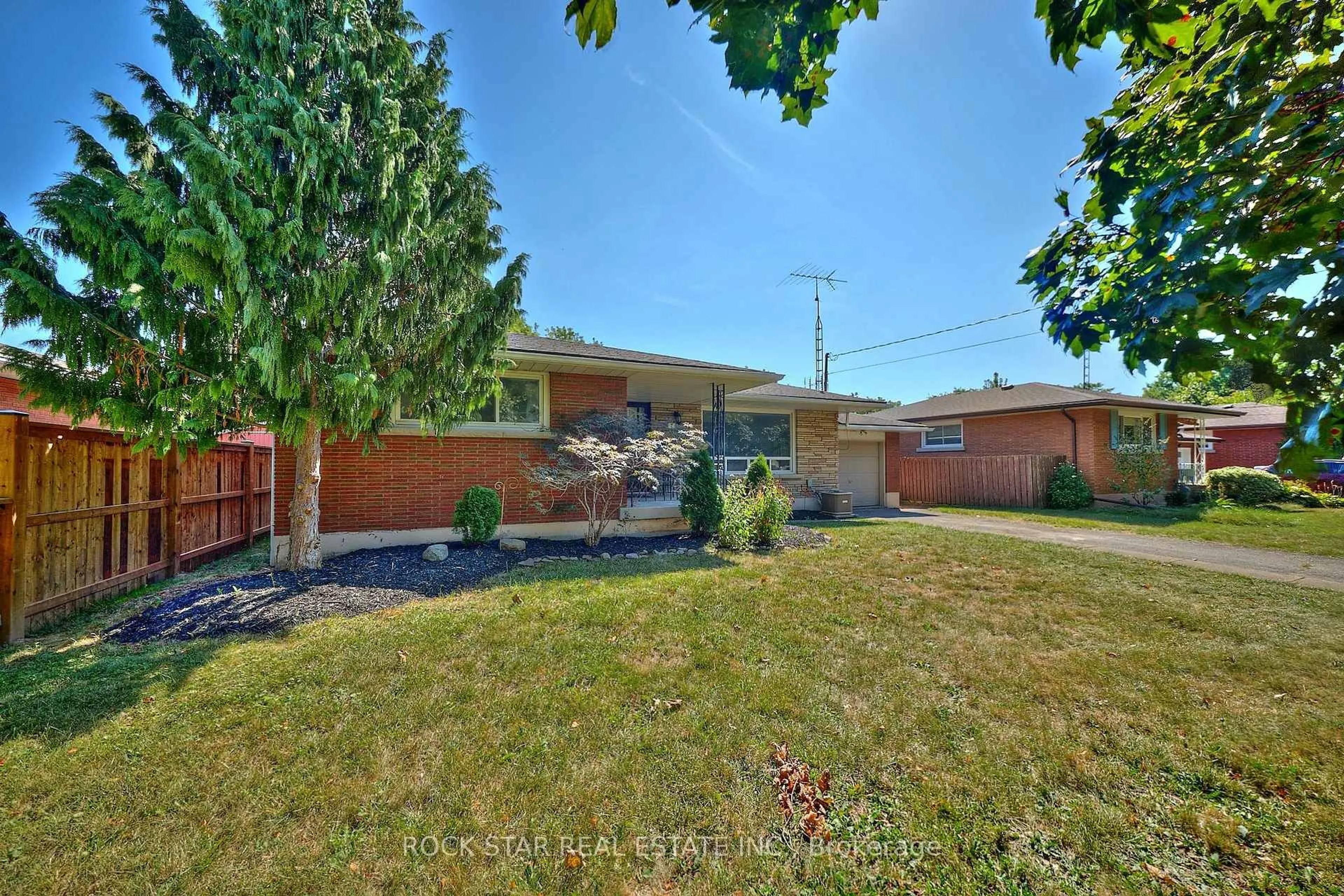 Home with brick exterior material, street for 7 Joanna Dr, St. Catharines Ontario L2N 1V1