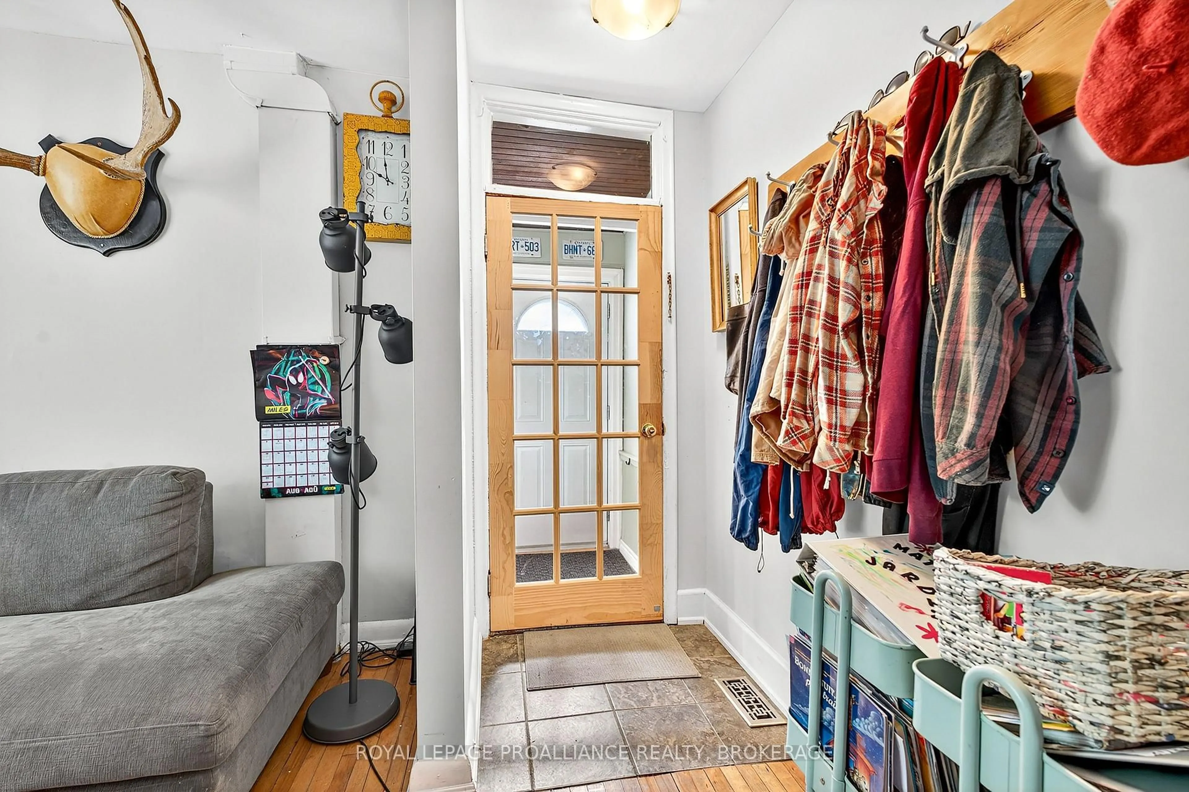 Indoor entryway for 16 St Catherine St, Kingston Ontario K7K 3S1