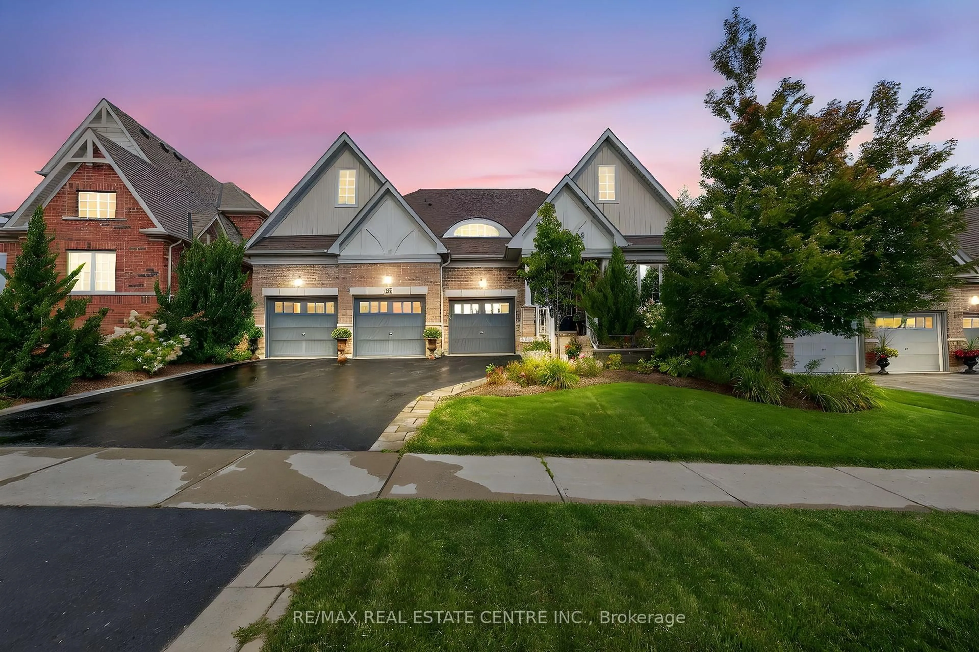 A pic from outside/outdoor area/front of a property/back of a property/a pic from drone, street for 53 Anderson Ave, Mono Ontario L9W 6T2