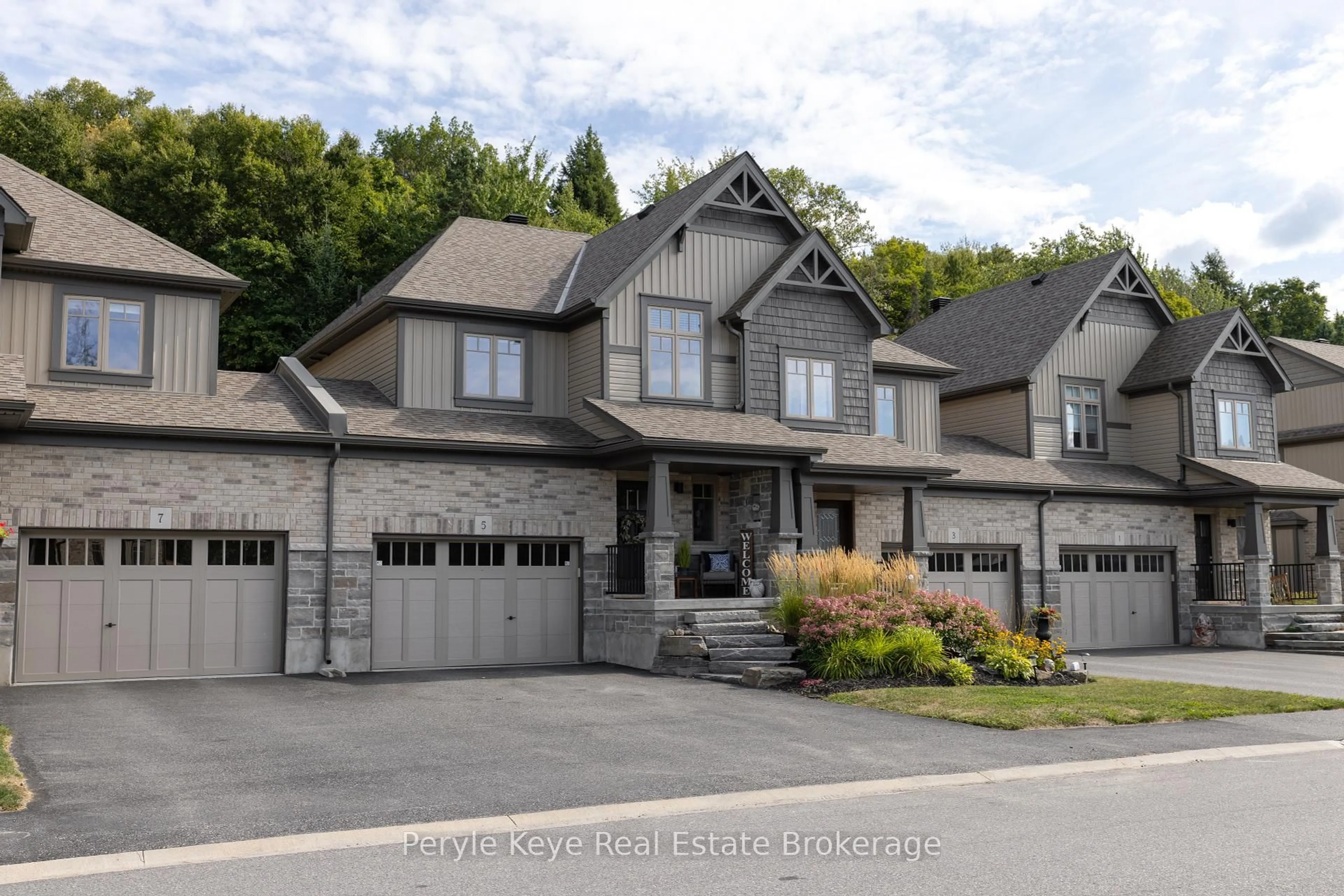 Home with brick exterior material, street for 5 KELSEY MADISON Crt, Huntsville Ontario P1H 1C8