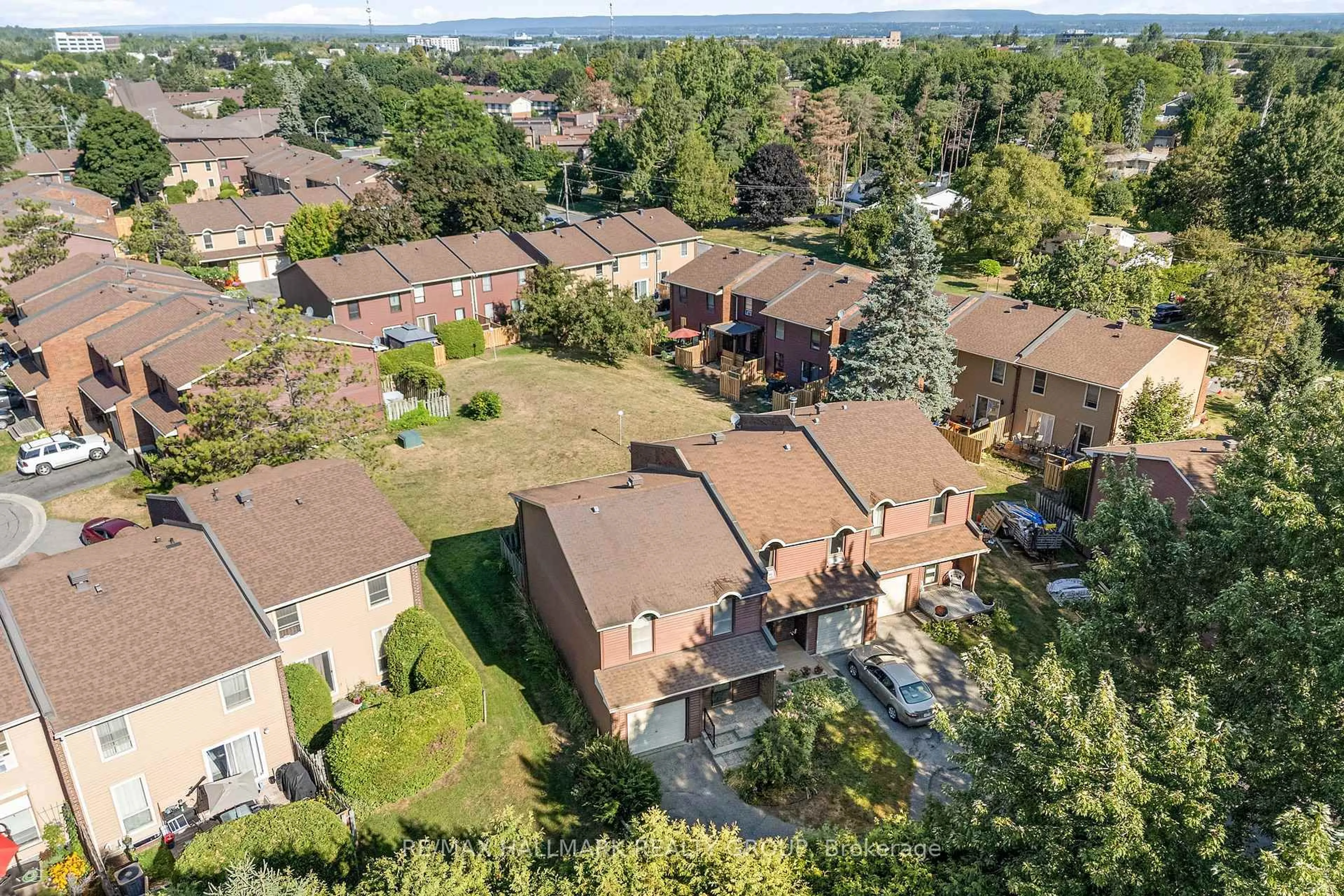 A pic from outside/outdoor area/front of a property/back of a property/a pic from drone, unknown for 26 C Arnold Dr, Ottawa Ontario K2H 6V9
