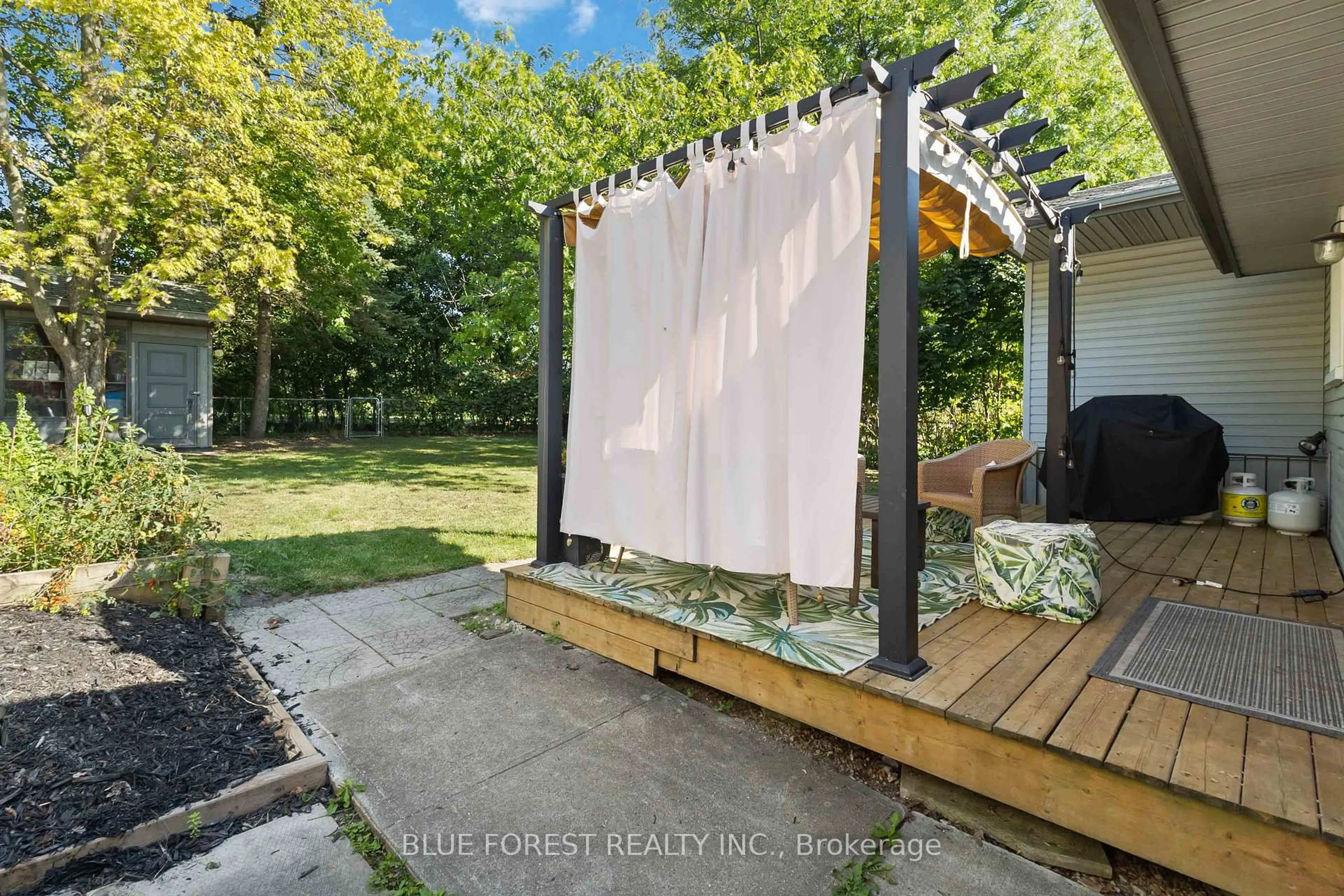 Patio, unknown for 346 Blackacres Blvd, London North Ontario N6G 3C9