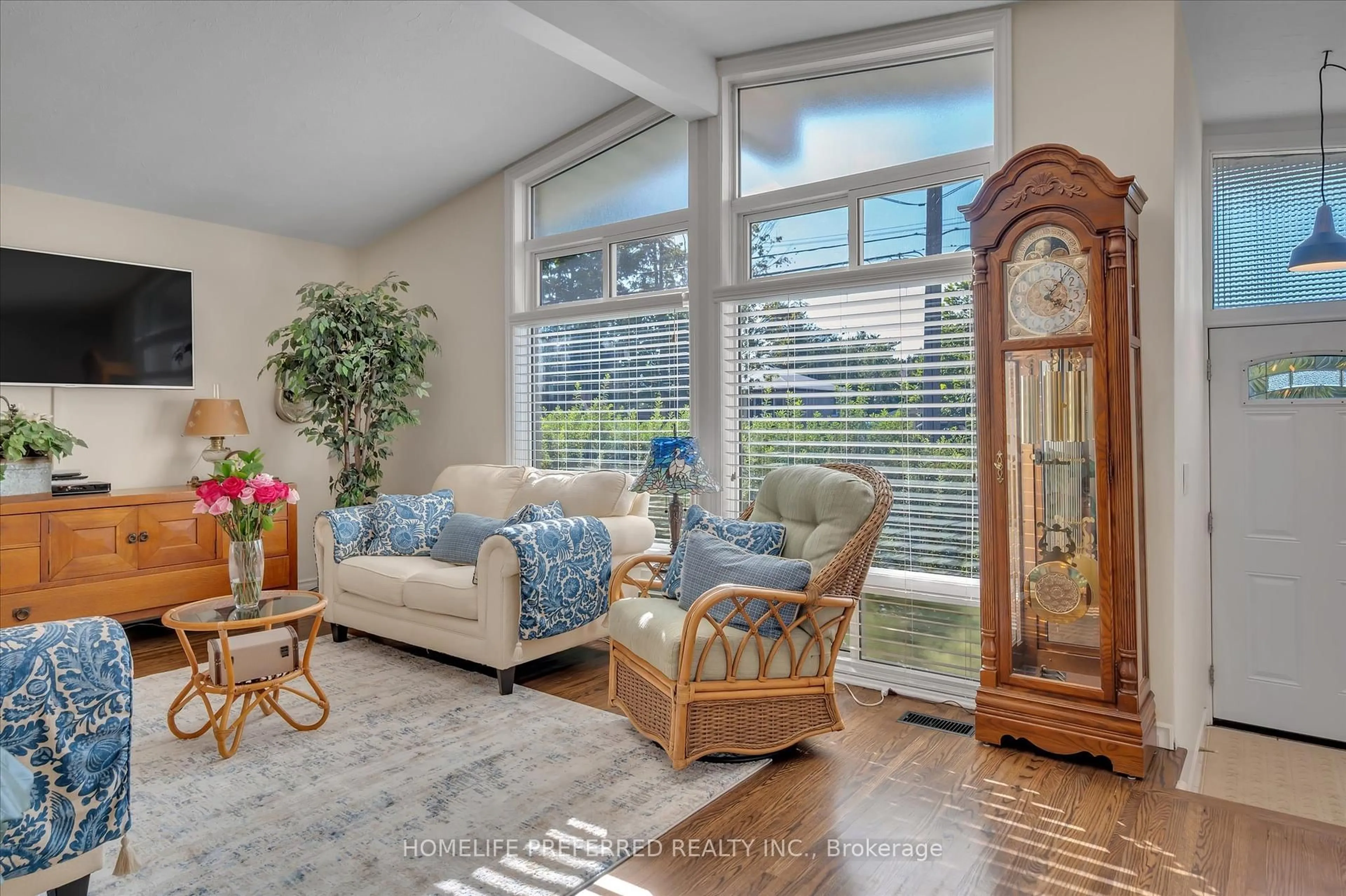 Living room with furniture, unknown for 268 Bellevue St, Peterborough Ontario K9H 5E5