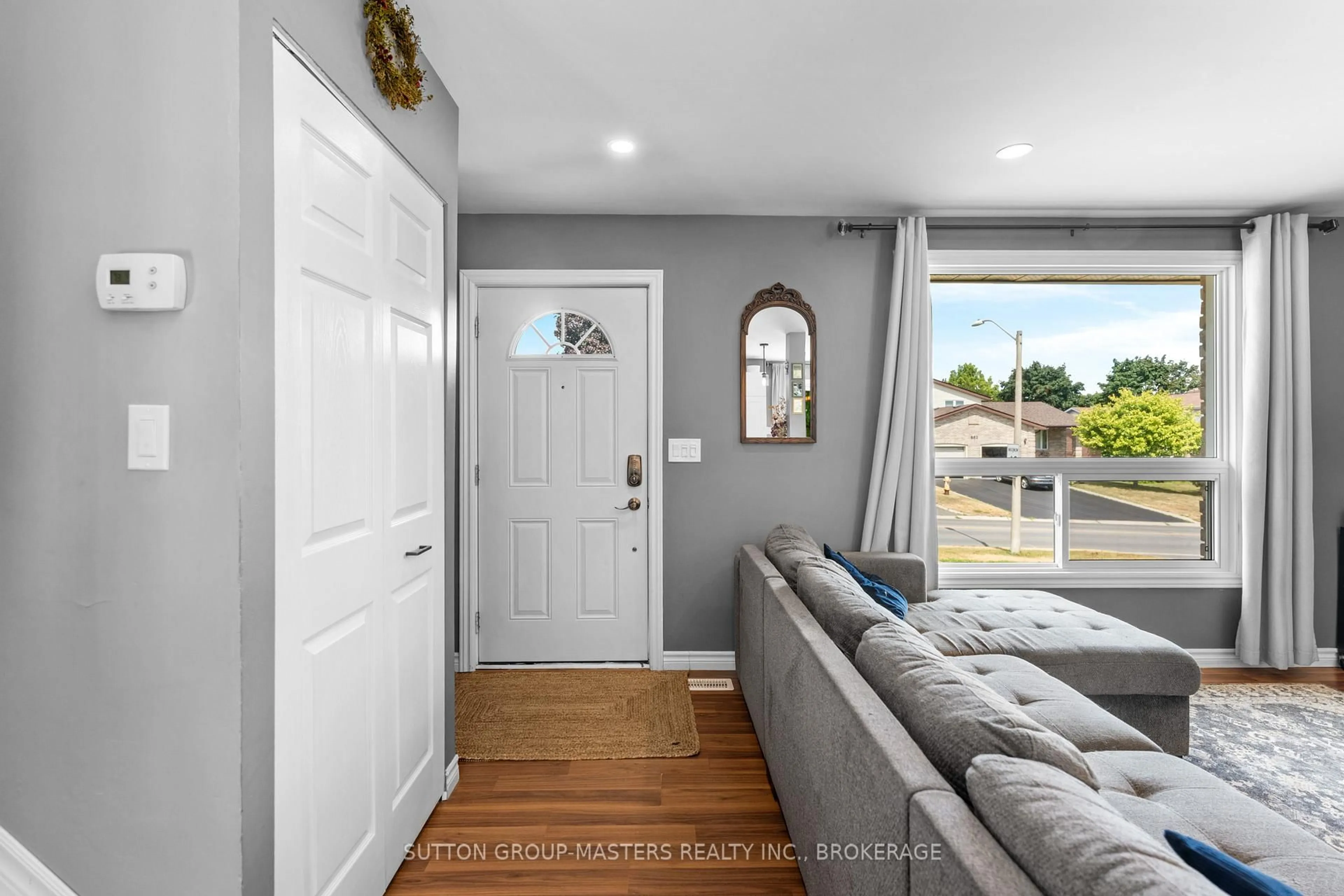 Indoor entryway for 883 Old Colony Rd, Kingston Ontario K7P 1S1