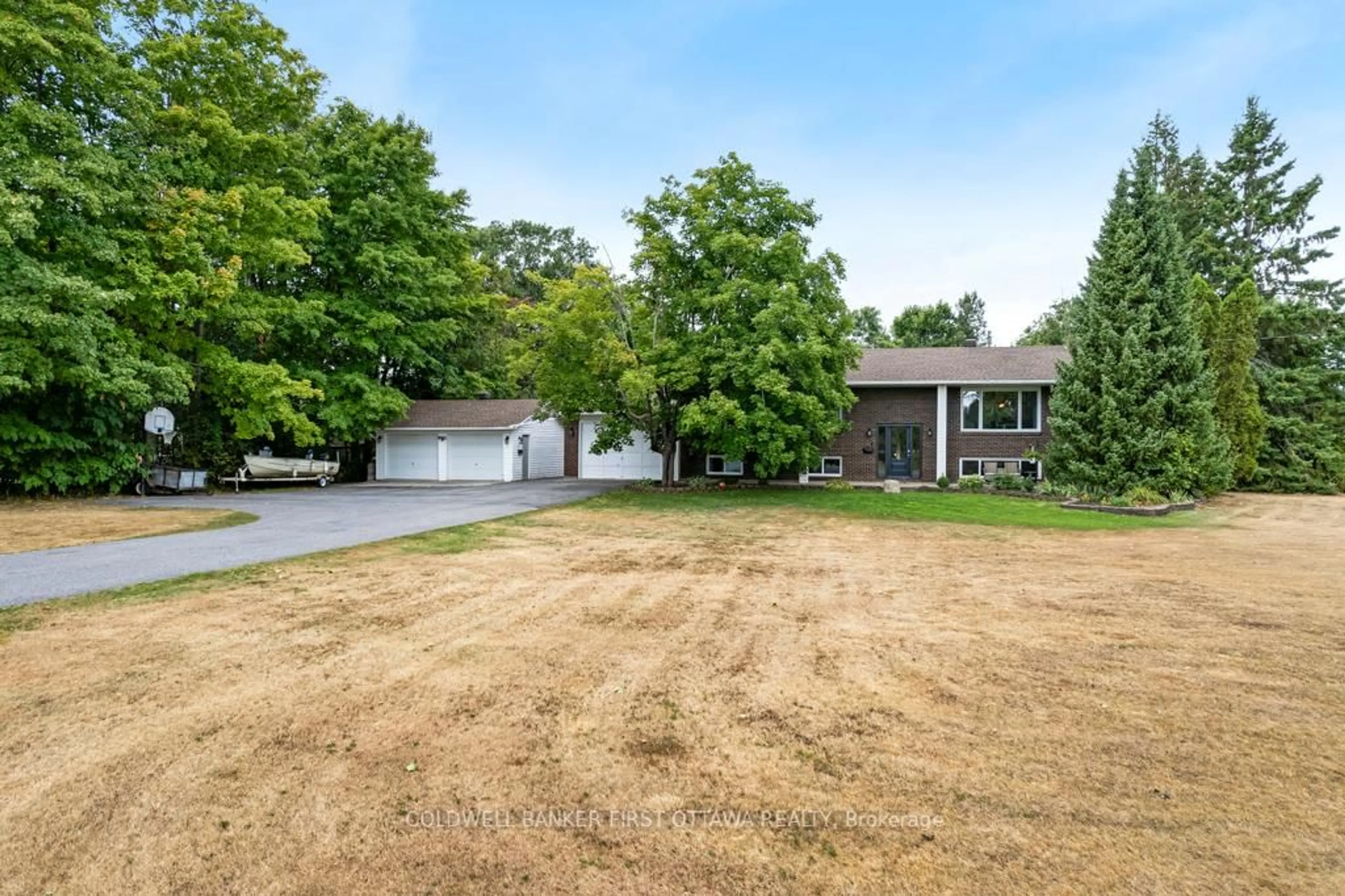 A pic from outside/outdoor area/front of a property/back of a property/a pic from drone, street for 376 Napoleon St, Carleton Place Ontario K7C 4V5