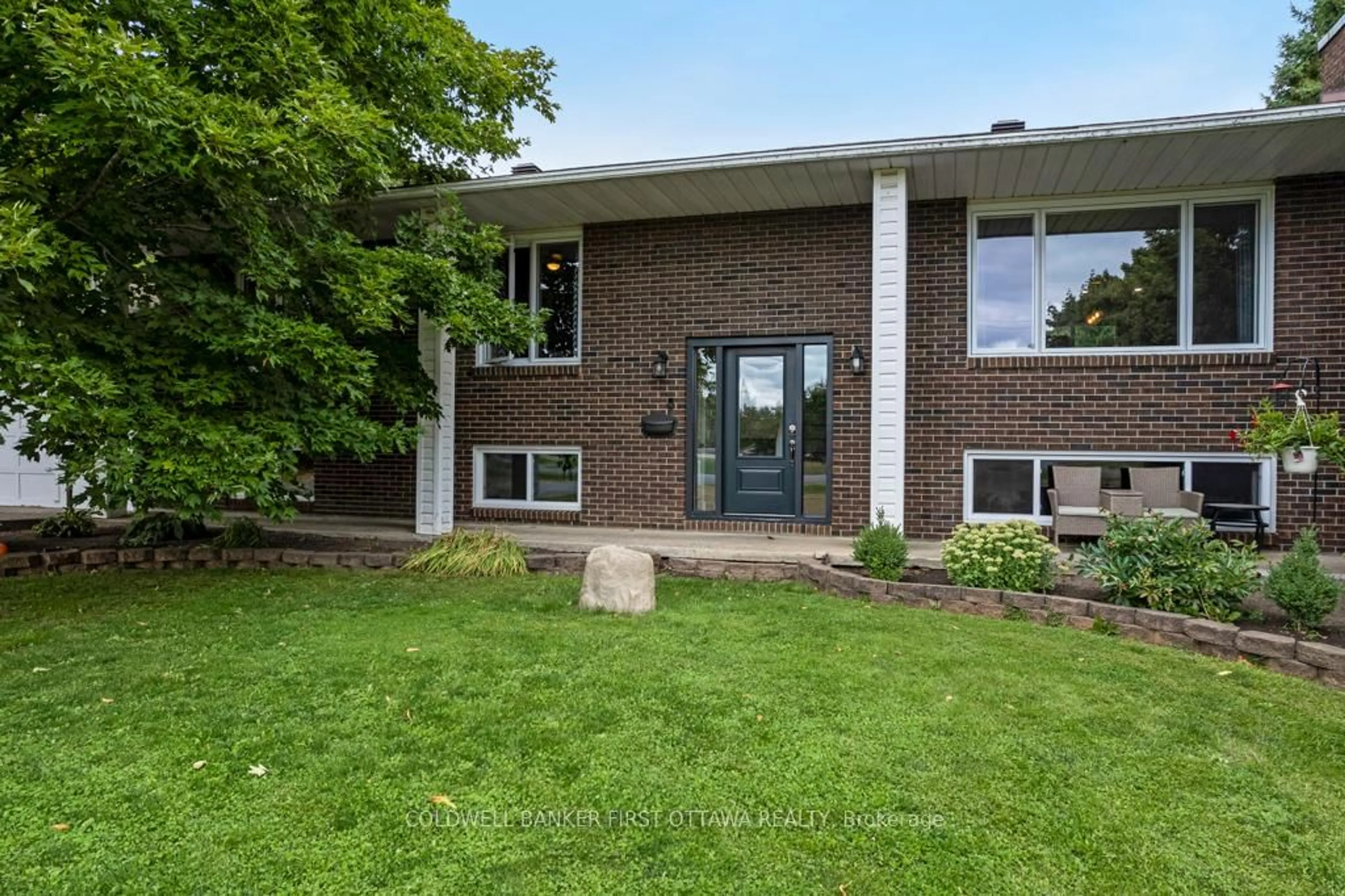 Home with brick exterior material, street for 376 Napoleon St, Carleton Place Ontario K7C 4V5