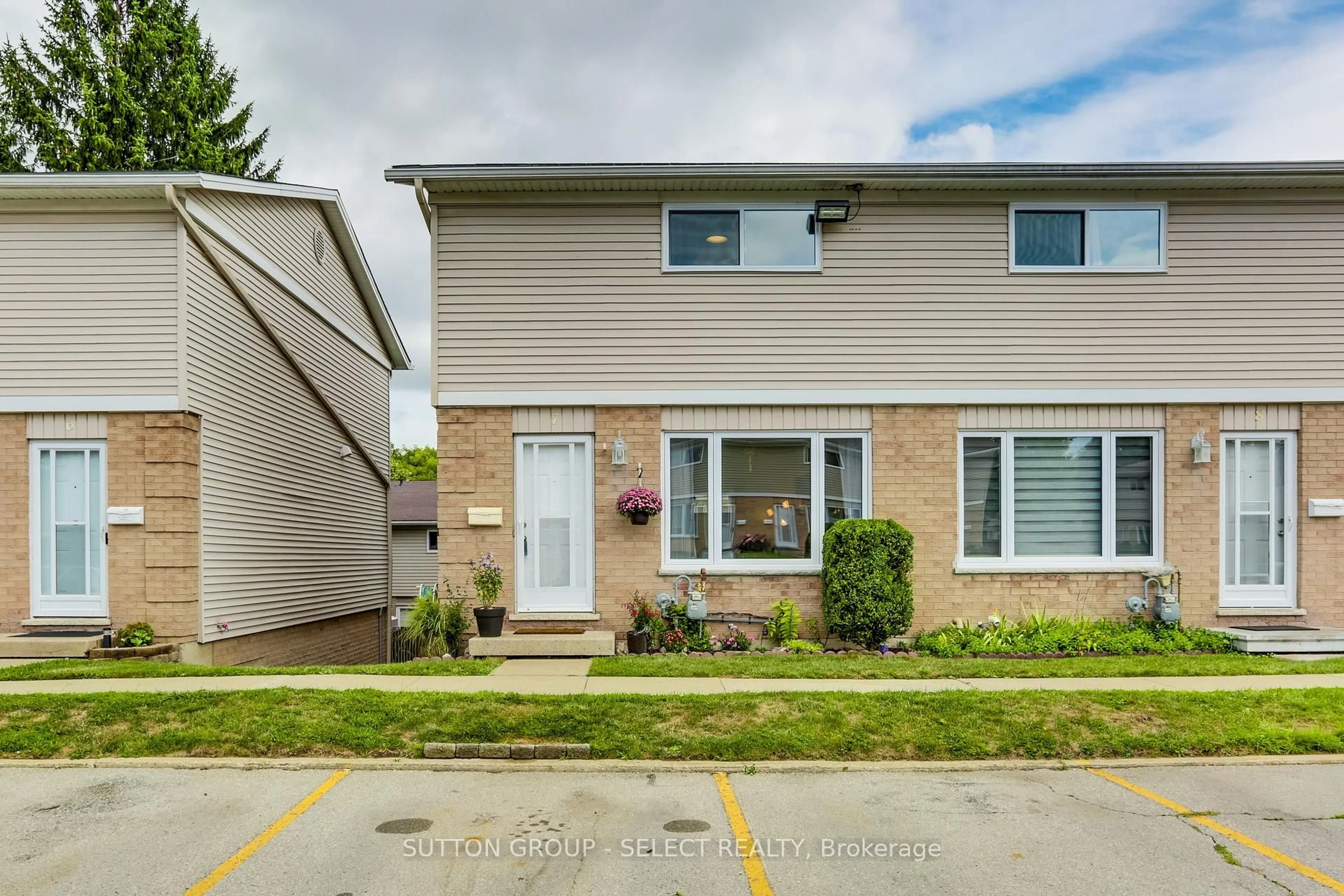 Unknown for 320 Westminster Ave #7, London South Ontario N6C 5H5