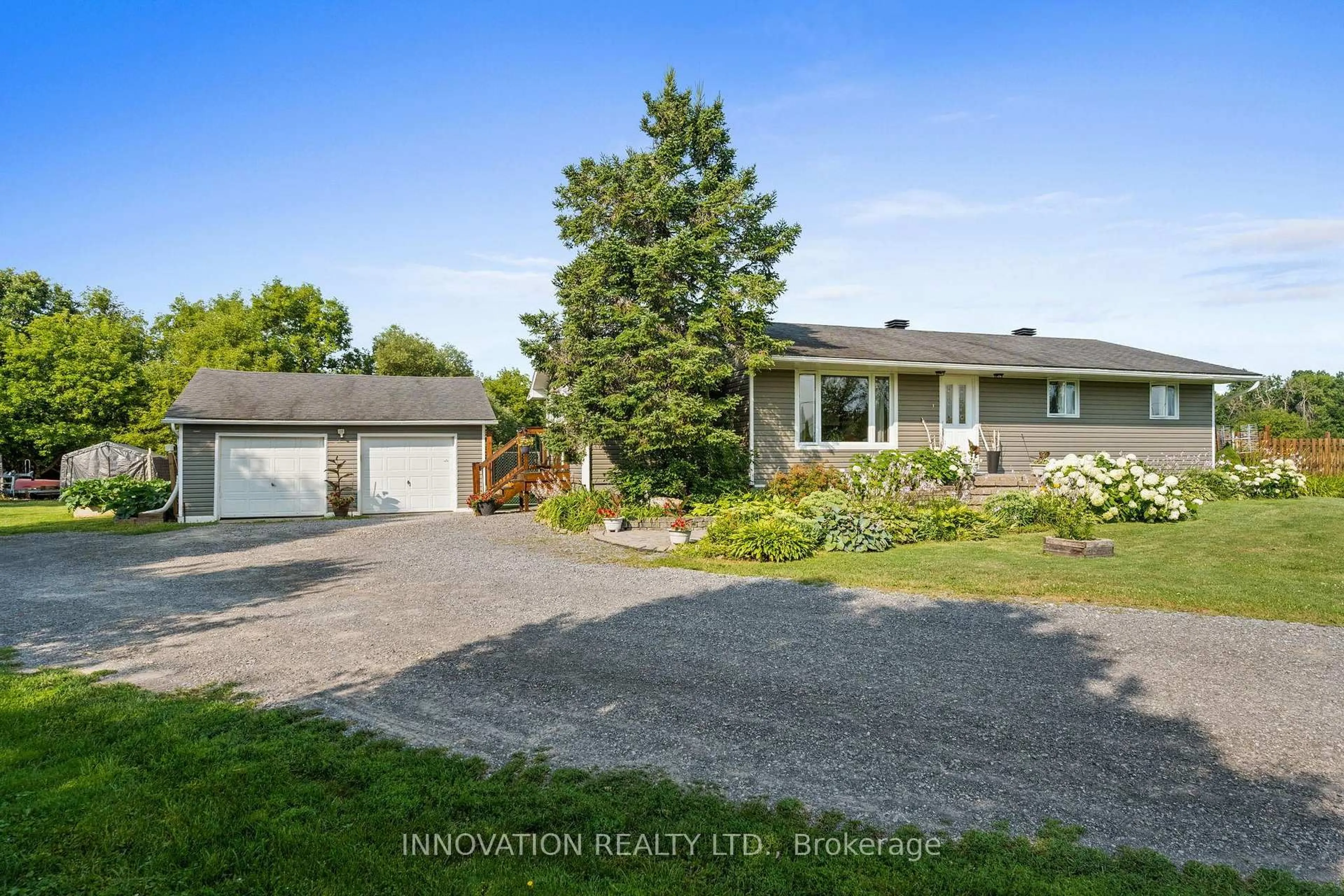 A pic from outside/outdoor area/front of a property/back of a property/a pic from drone, water/lake/river/ocean view for 4001 Dunrobin Rd, Ottawa Ontario K0A 3M0