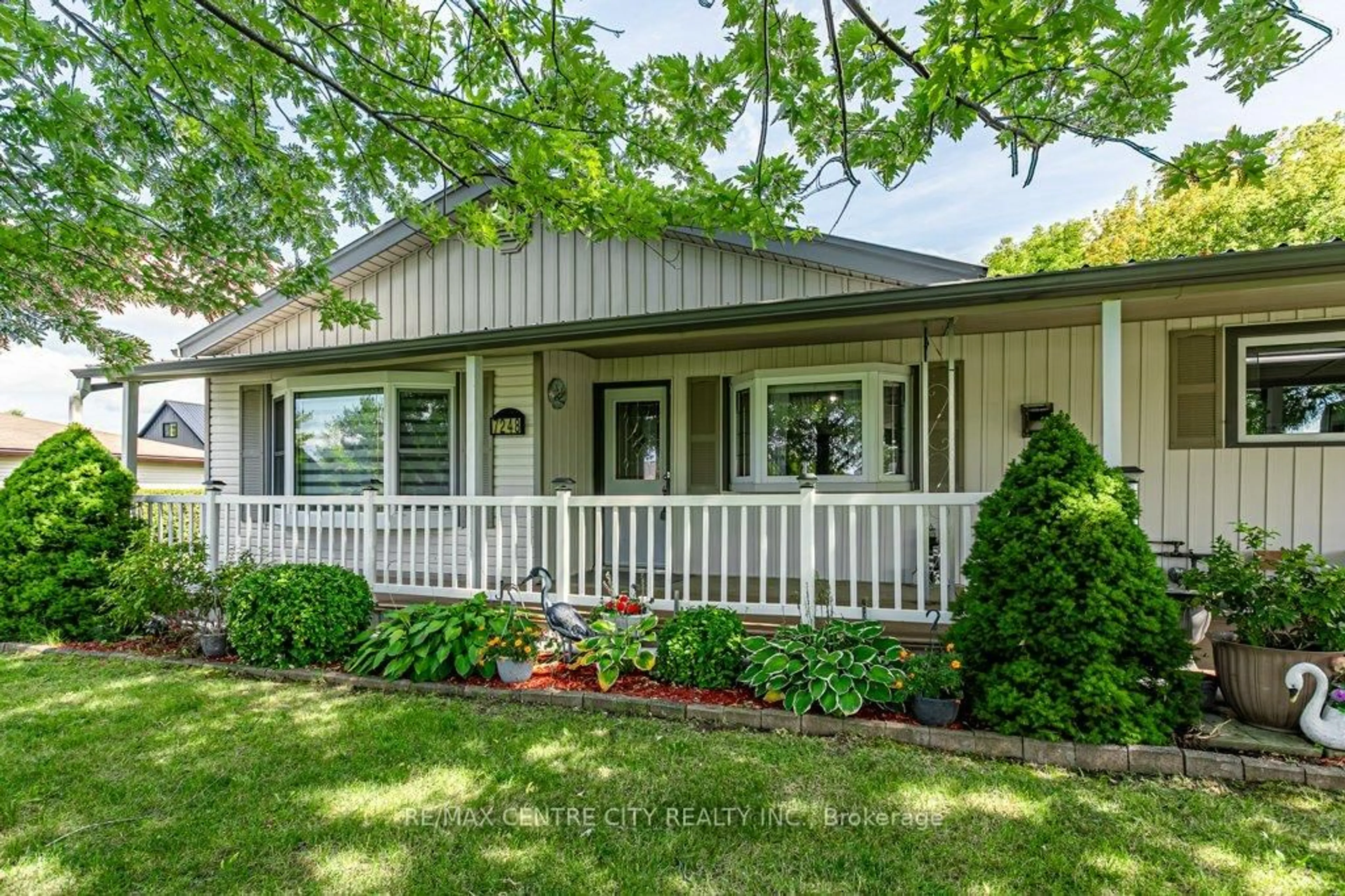 Home with vinyl exterior material, street for 7248 HACIENDA Rd, Malahide Ontario N5H 2R5