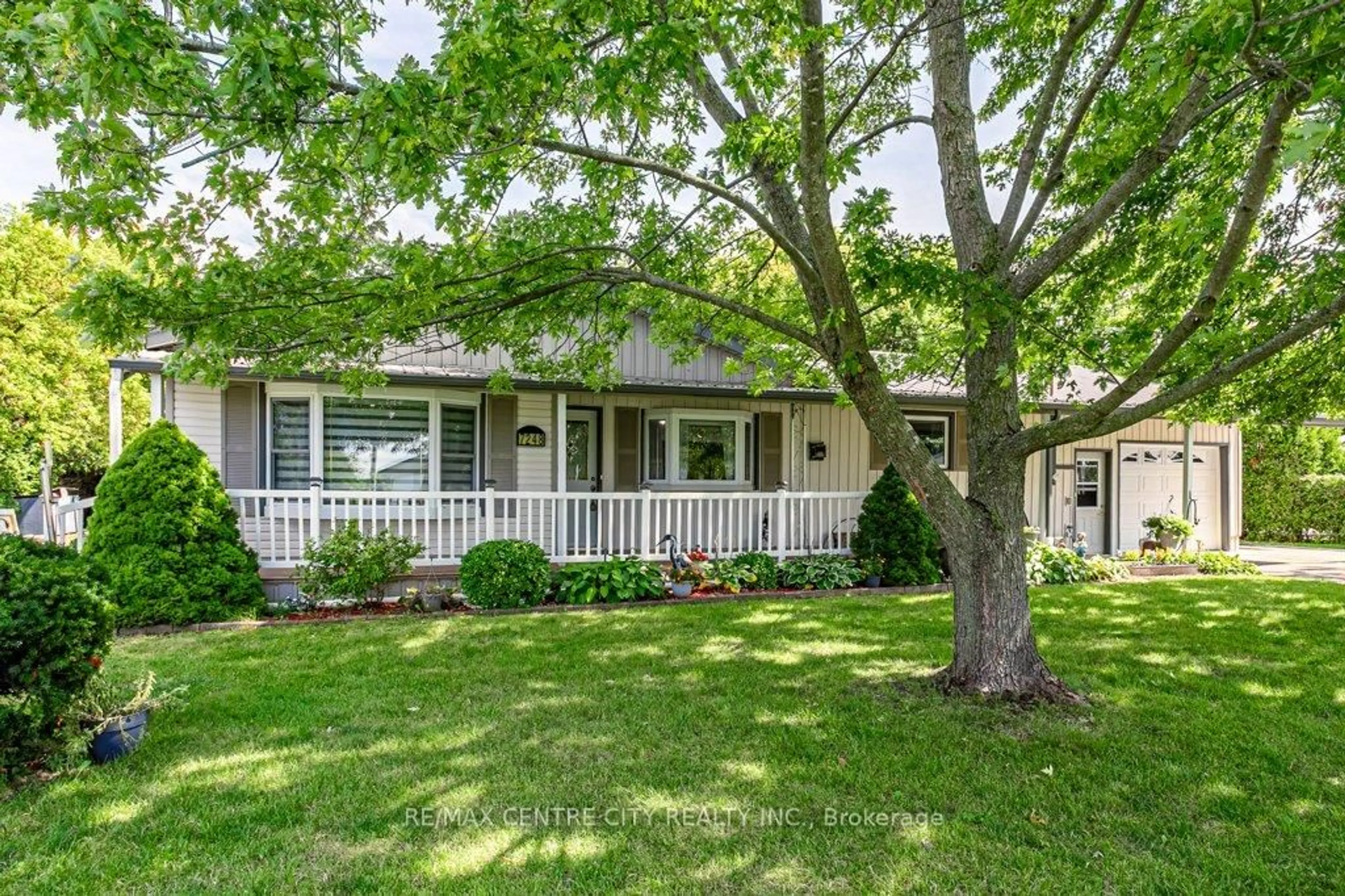 Home with vinyl exterior material, street for 7248 HACIENDA Rd, Malahide Ontario N5H 2R5