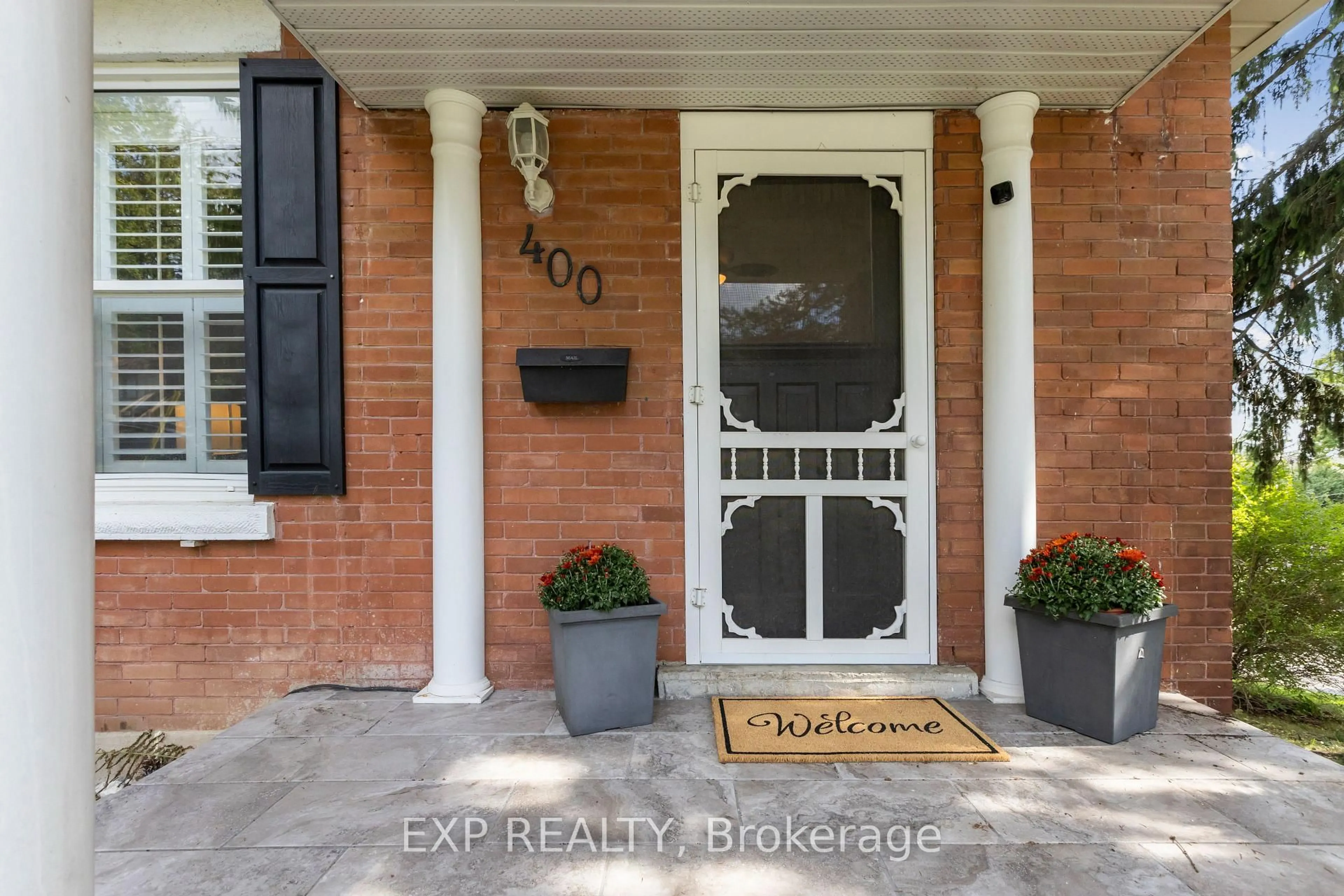 Indoor entryway for 400 St. Patrick St, Centre Wellington Ontario N1M 1N1