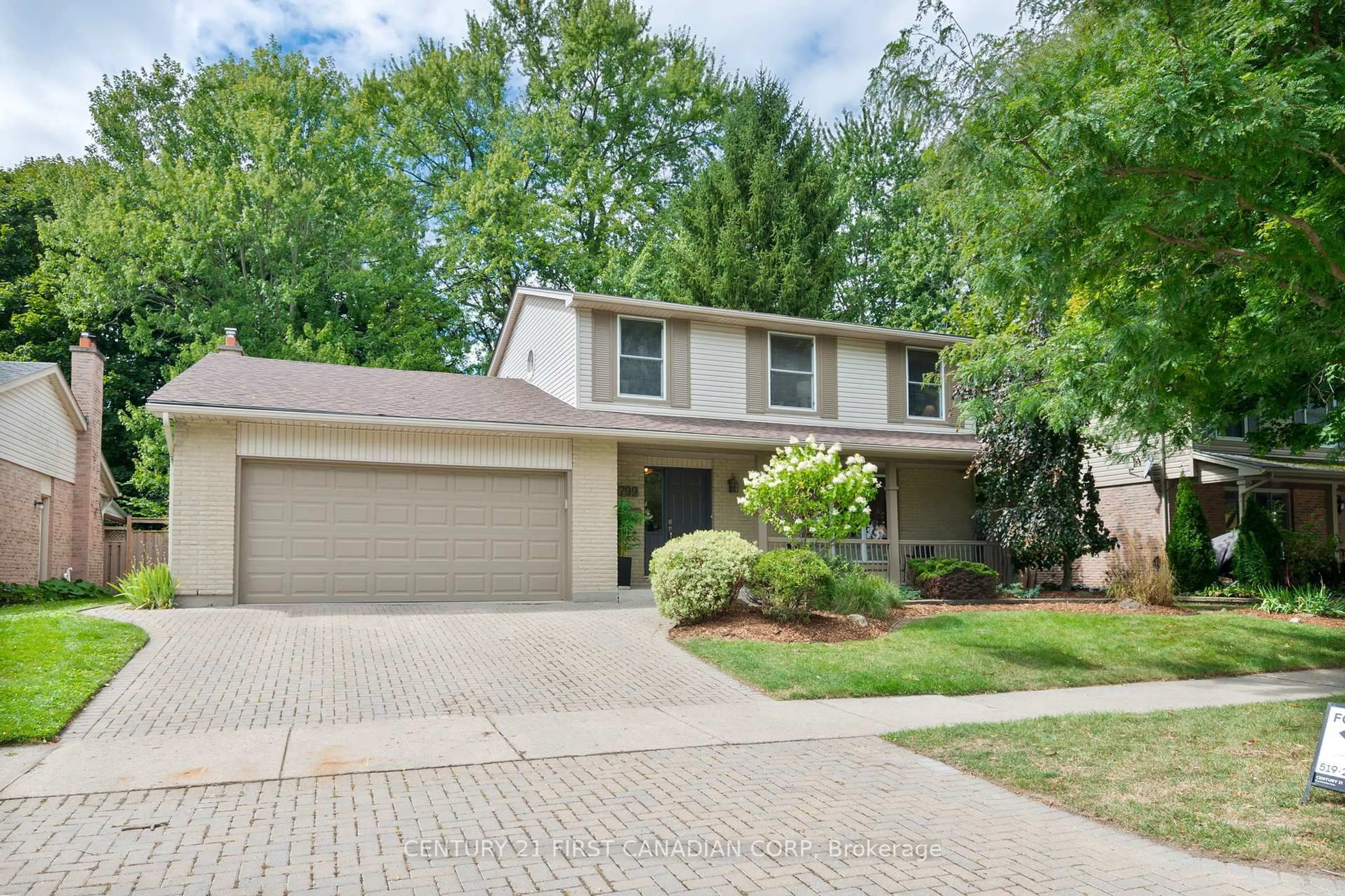 Home with vinyl exterior material, street for 799 Farnham Rd, London South Ontario N6K 1R6