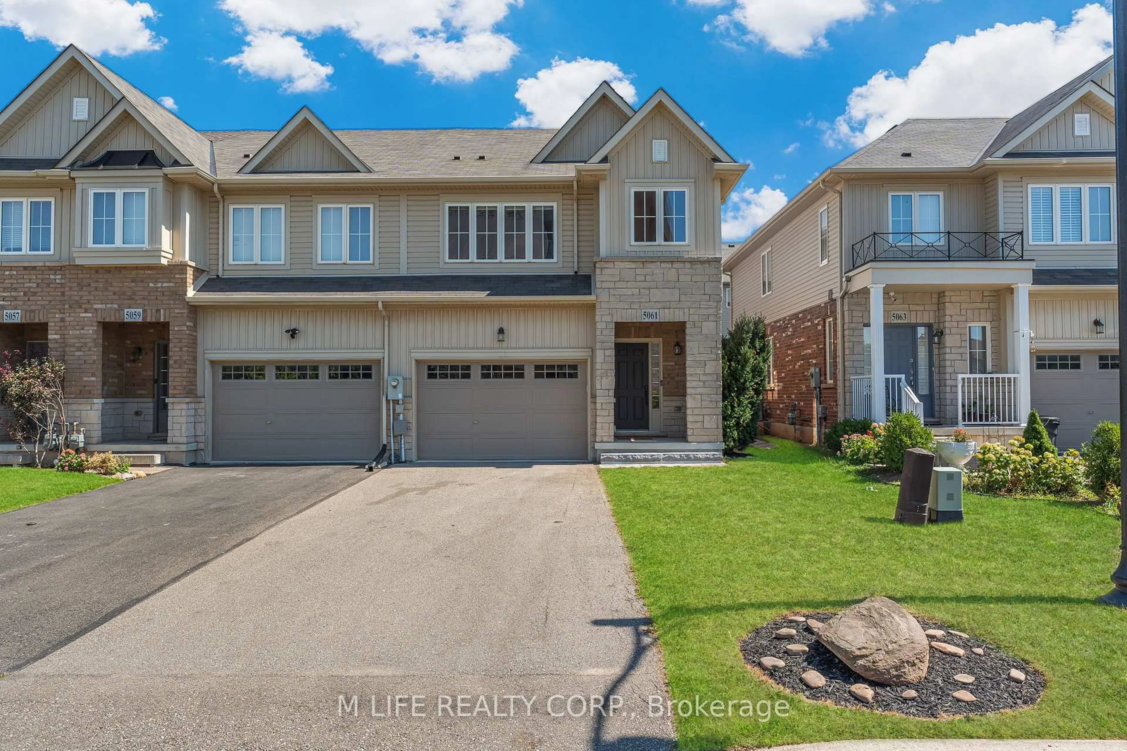 A pic from outside/outdoor area/front of a property/back of a property/a pic from drone, street for 5061 Alyssa Dr, Lincoln Ontario L0R 1B5