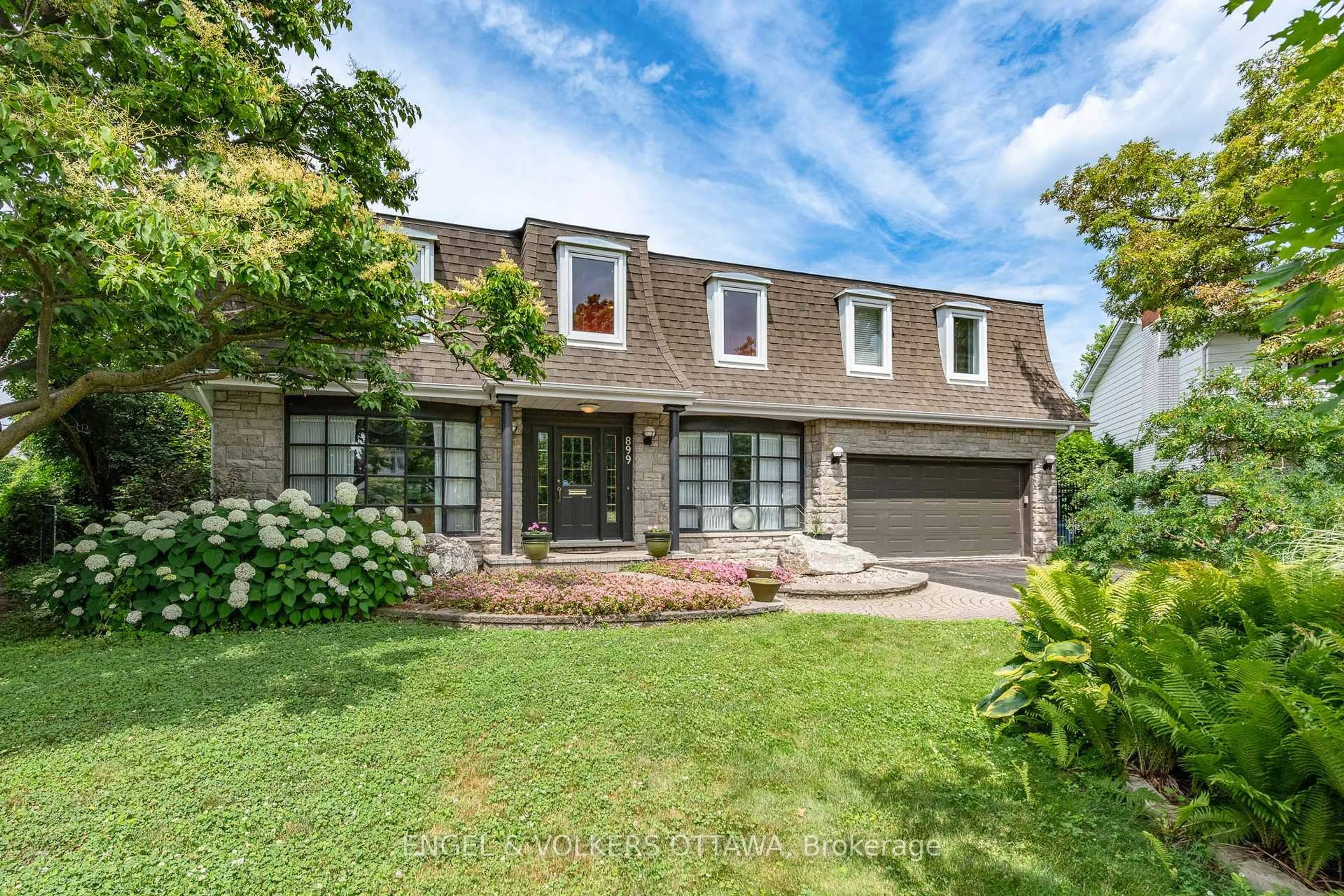 Home with brick exterior material, street for 899 Dresden Cres, Ottawa Ontario K2B 5H8
