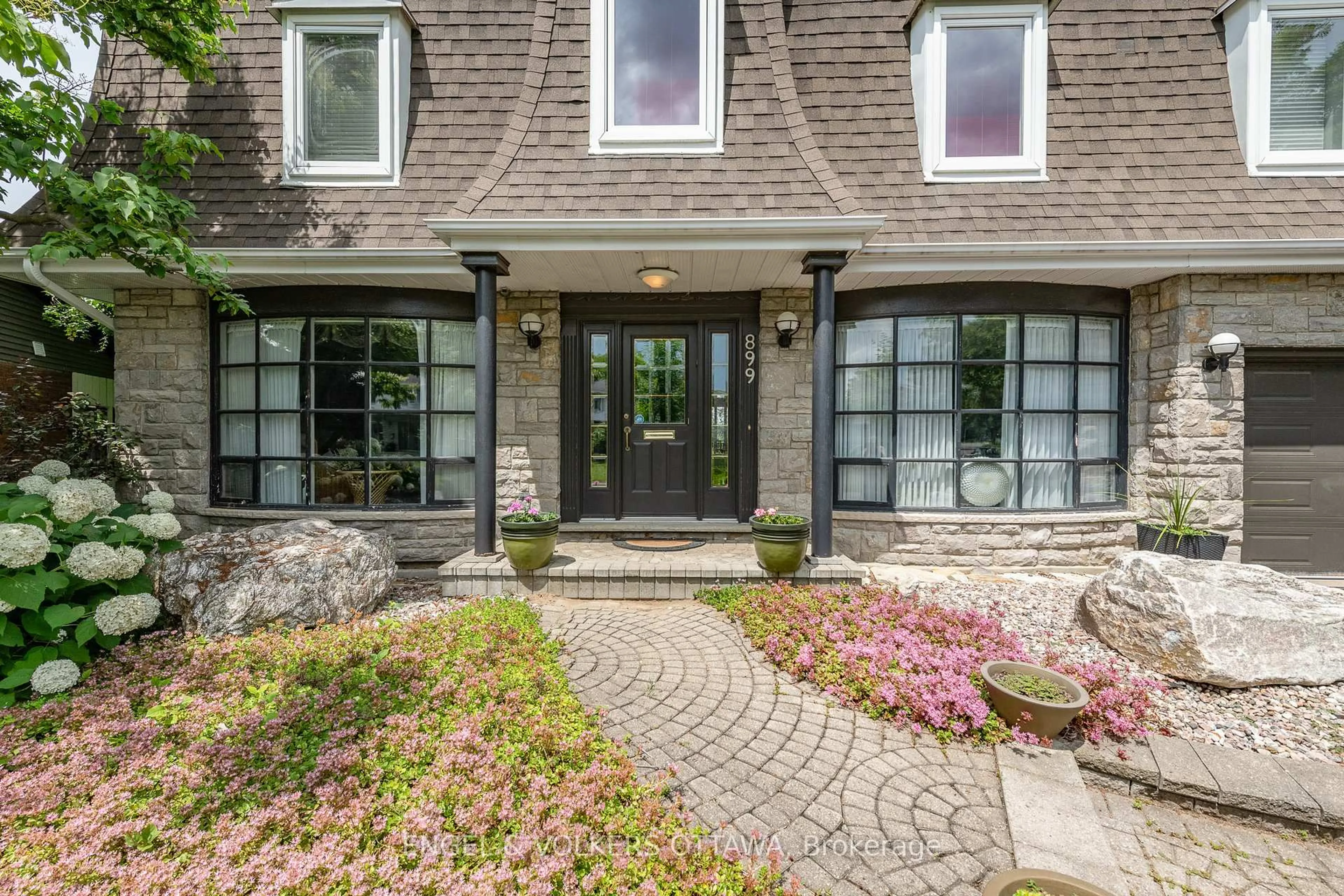 Home with brick exterior material, street for 899 Dresden Cres, Ottawa Ontario K2B 5H8