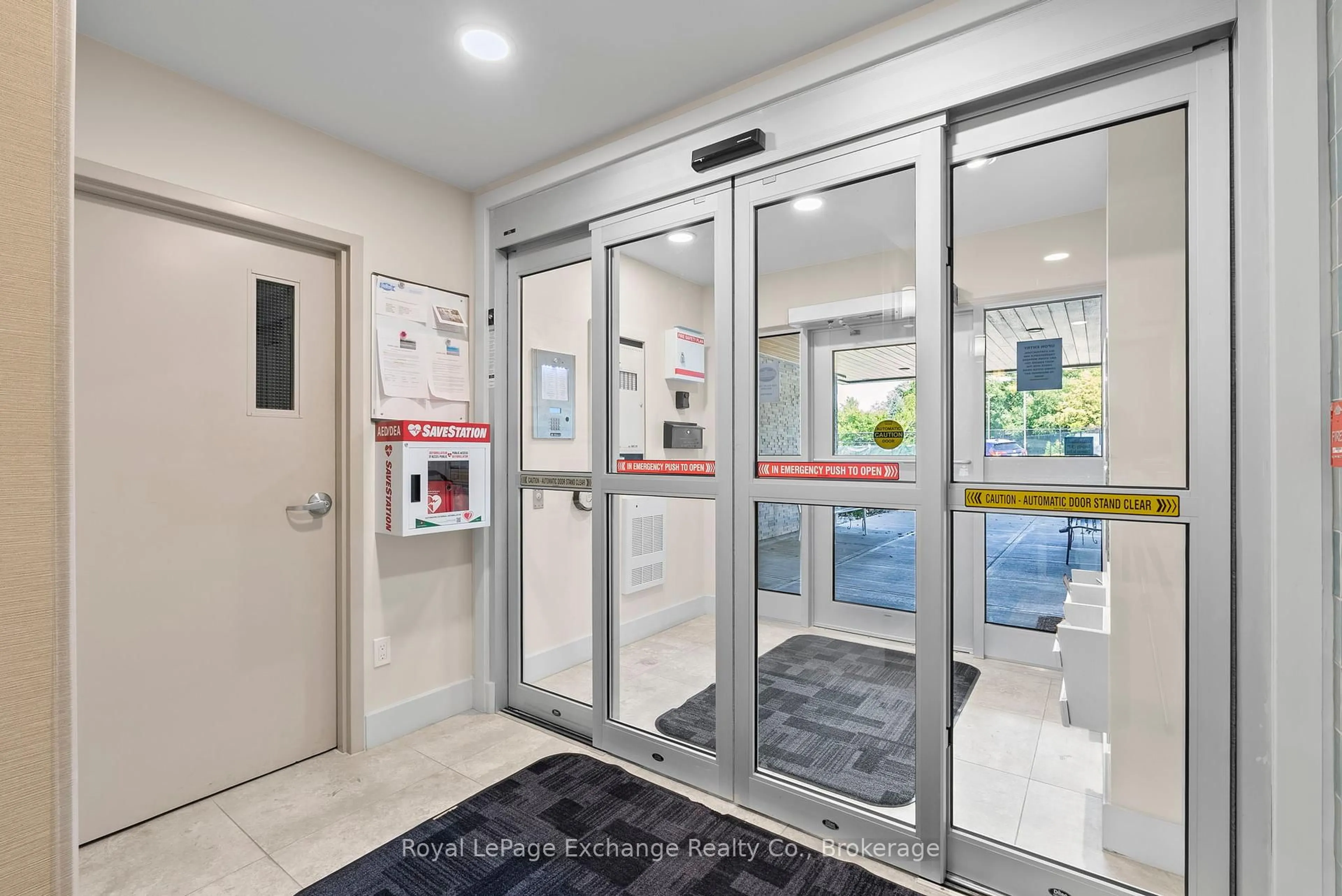 Indoor foyer for 200 Harbour St #202, Kincardine Ontario N2Z 3A3