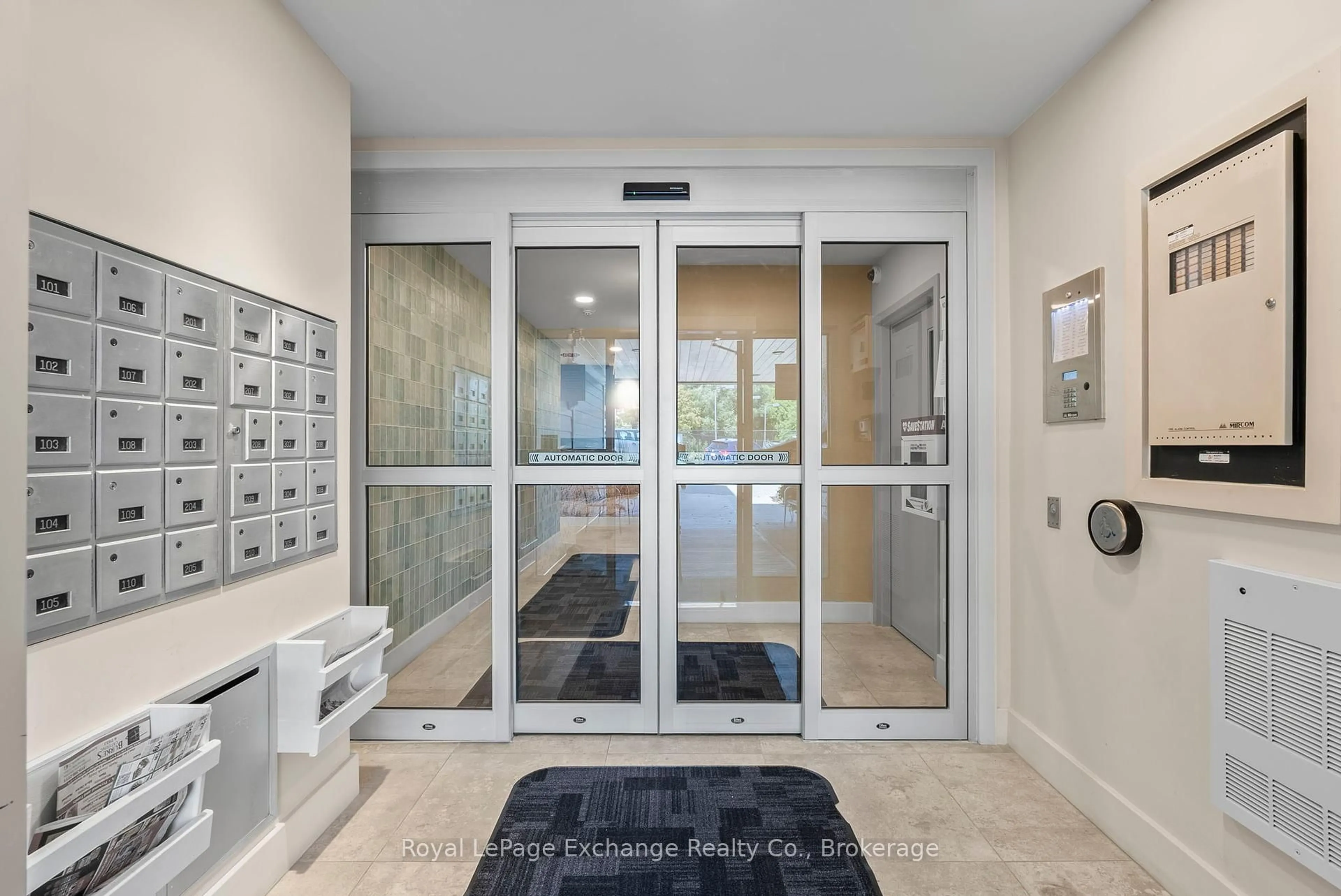 Indoor foyer for 200 Harbour St #202, Kincardine Ontario N2Z 3A3
