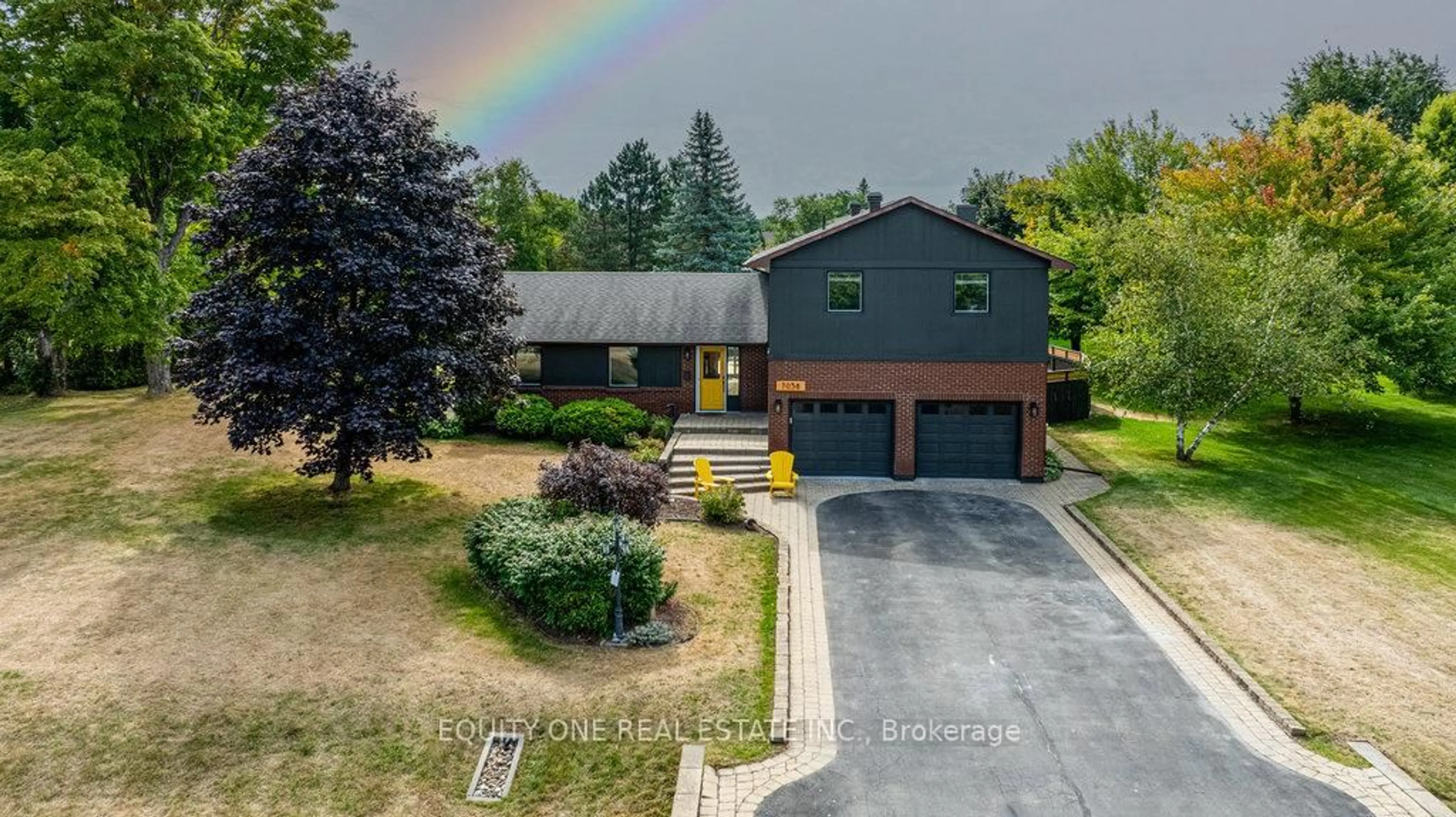 A pic from outside/outdoor area/front of a property/back of a property/a pic from drone, street for 7038 Quinnfield Way, Ottawa Ontario K4P 1B7