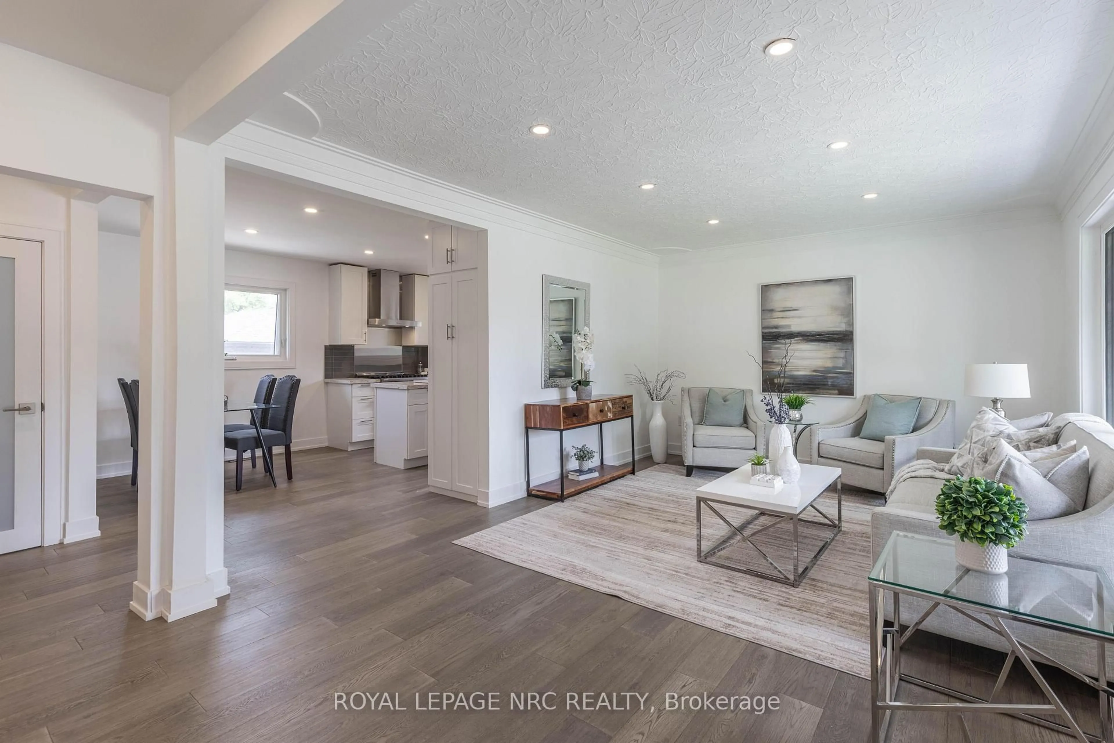 Living room with furniture, unknown for 76 Second St, Welland Ontario L3B 4T6