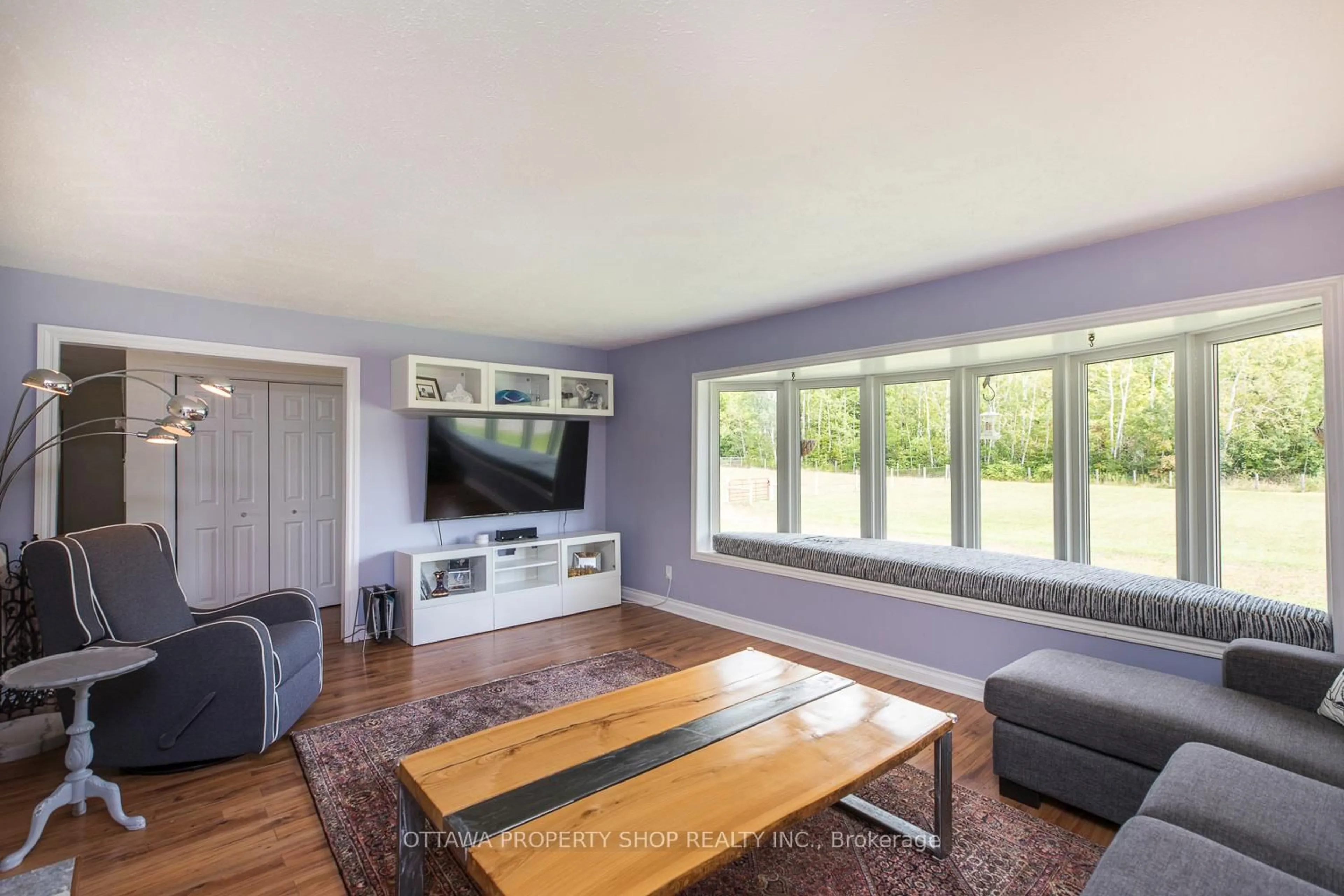 Living room with furniture, unknown for 2428 Greys Creek Rd, Ottawa Ontario K4P 1N7