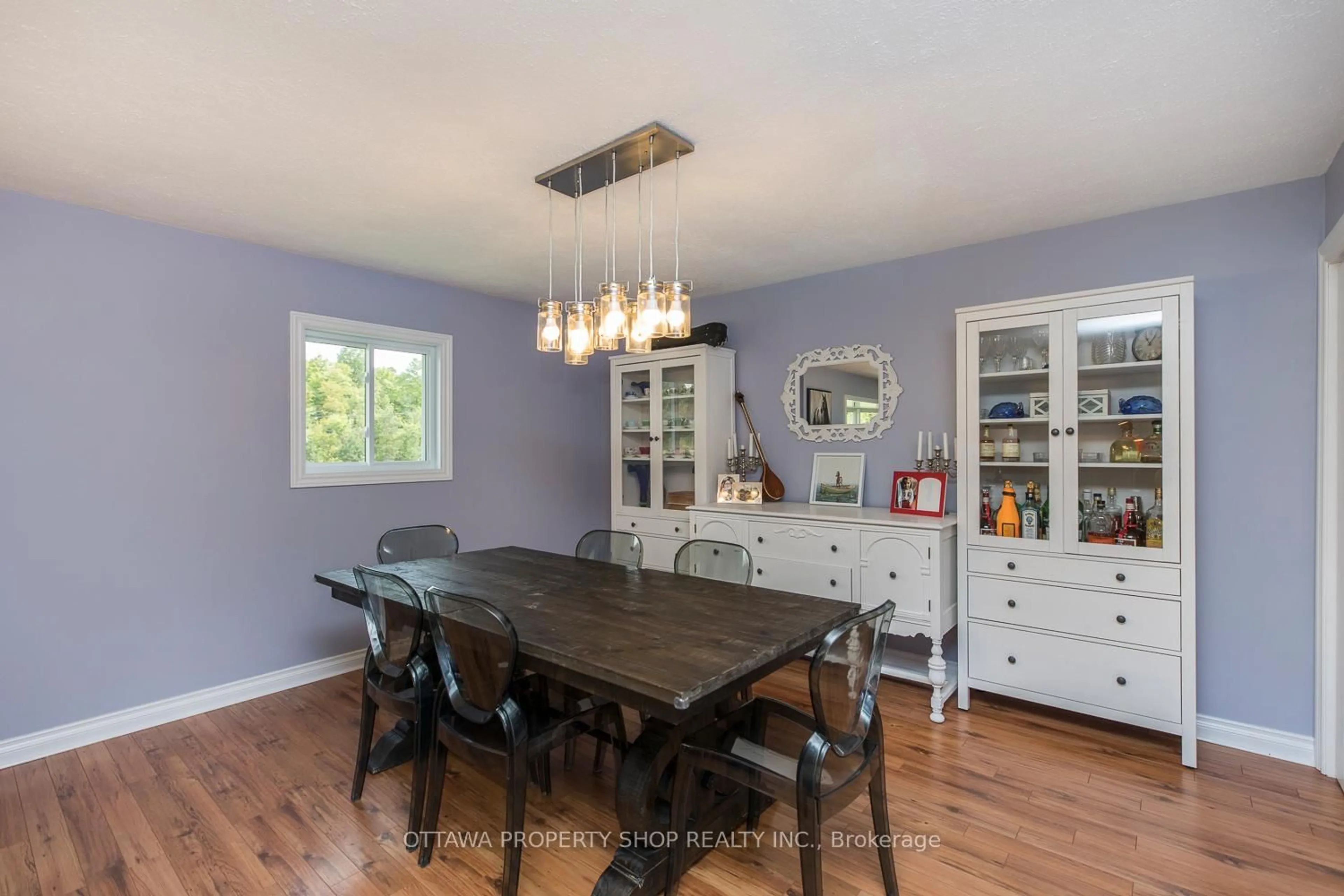 Dining room, wood/laminate floor for 2428 Greys Creek Rd, Ottawa Ontario K4P 1N7