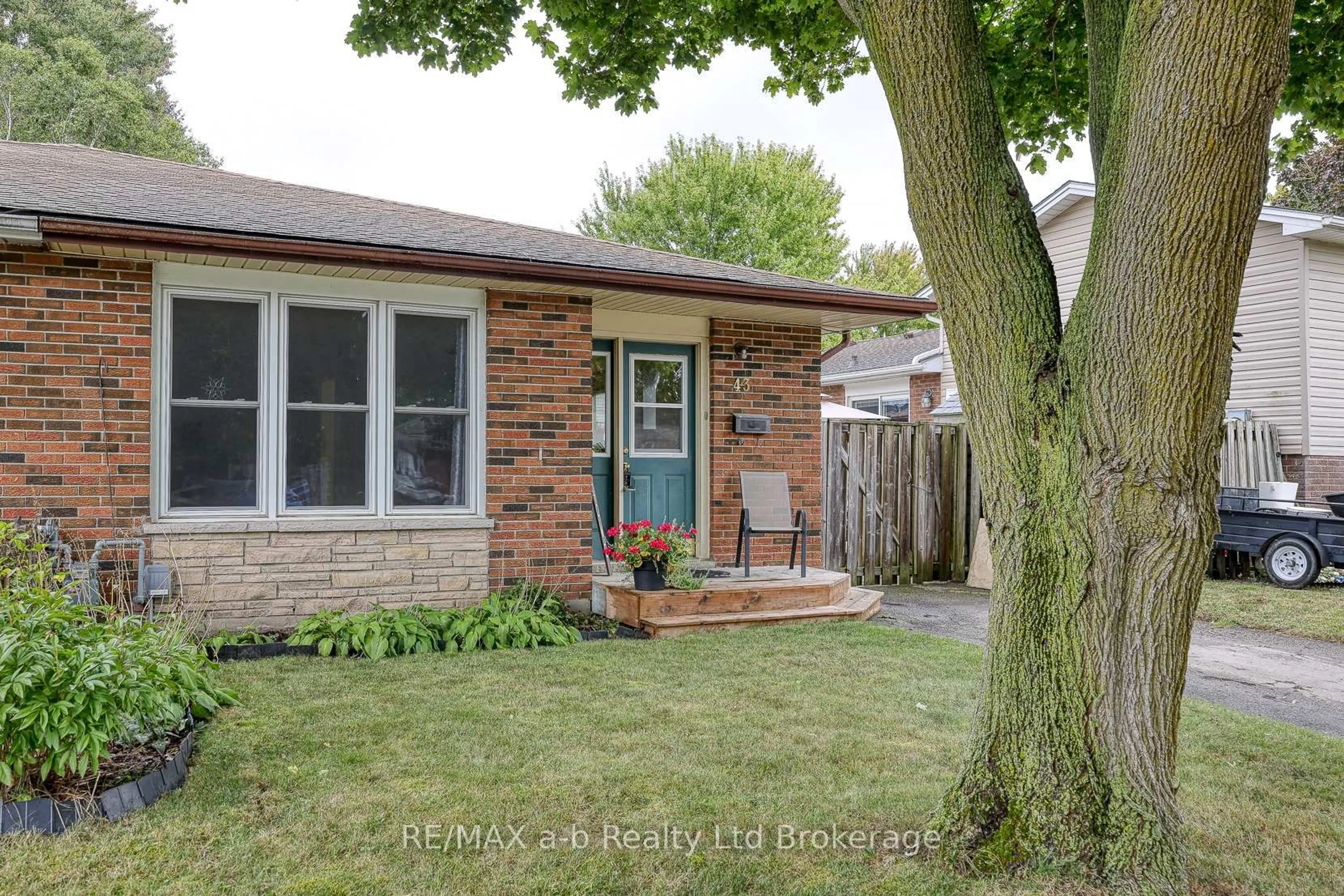 Home with brick exterior material, street for 43 Witty Ave, Ingersoll Ontario N5C 3P2